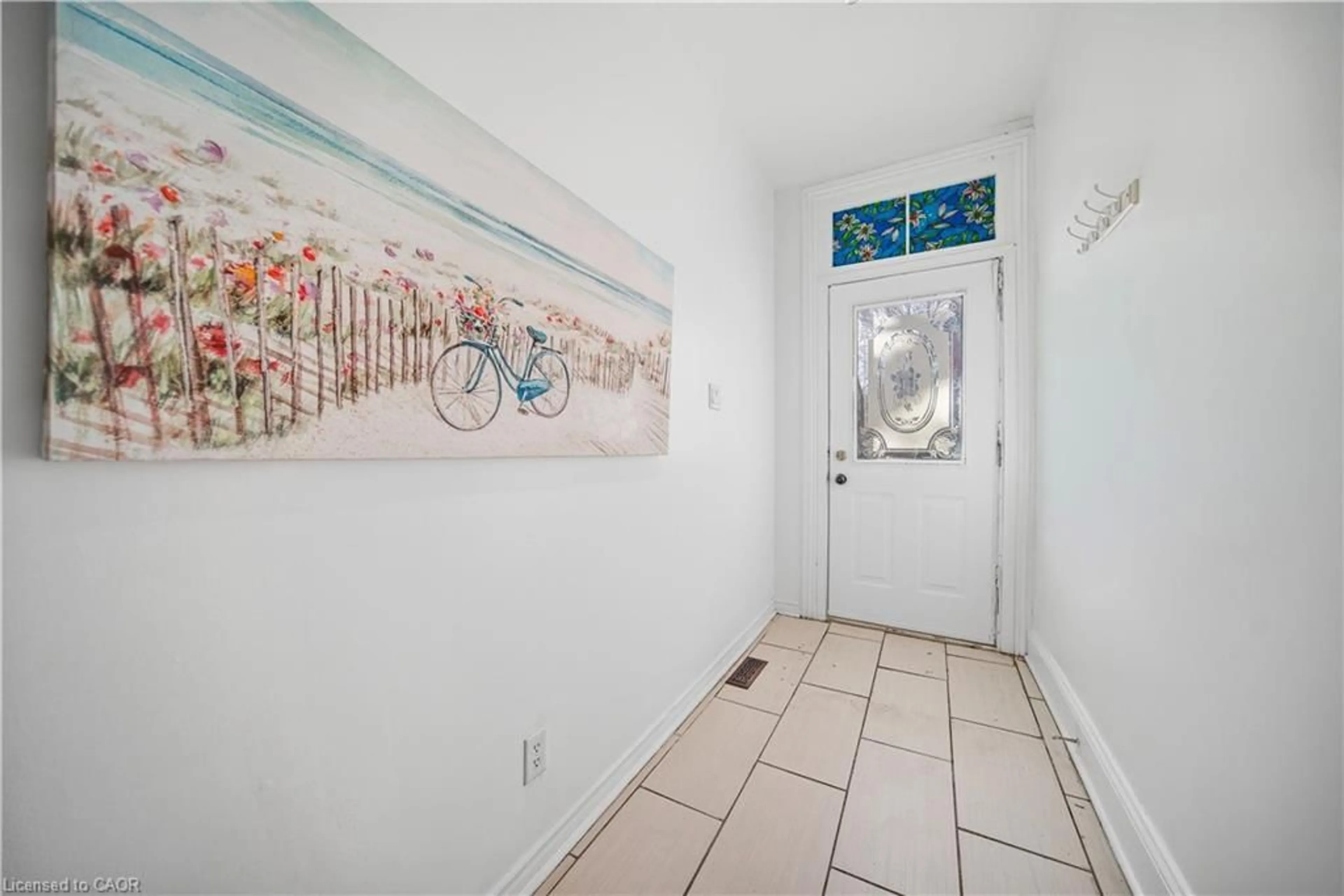 Indoor entryway for 107 Queen St, Hamilton Ontario L8P 3R9