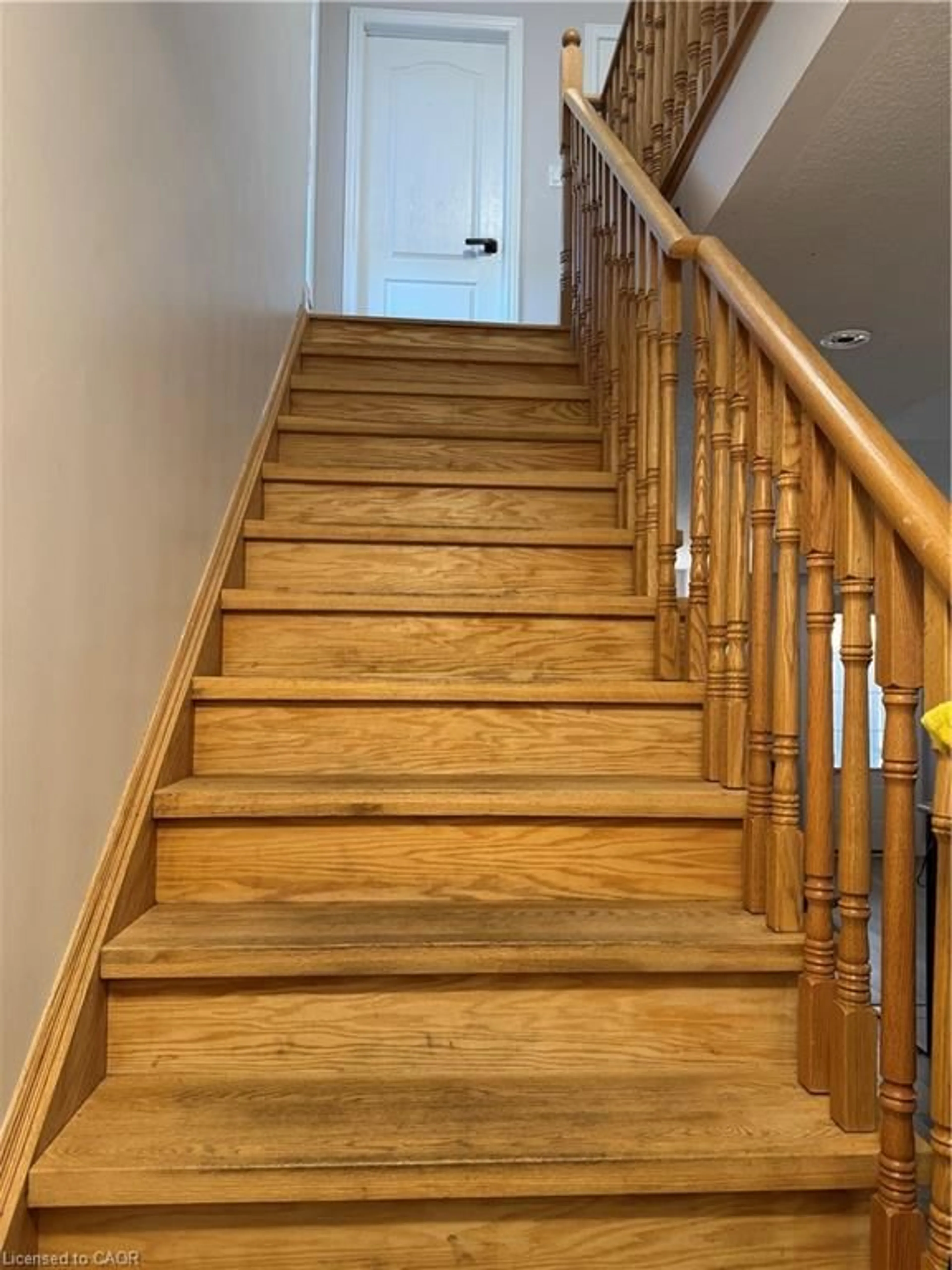 Stairs for 770 Linden Dr, Cambridge Ontario N3H 0E3