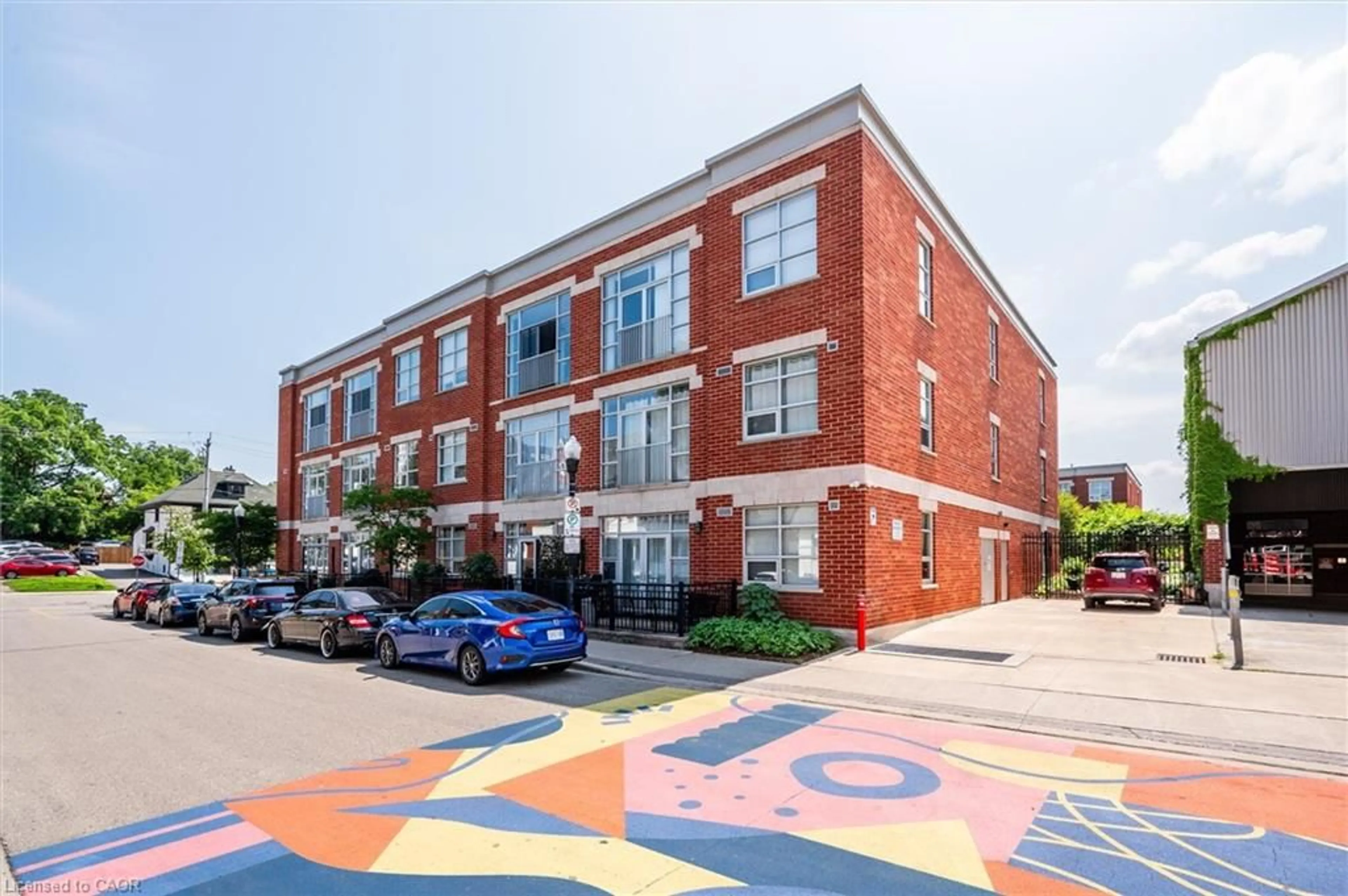 Home with brick exterior material, building for 165 Duke St #218, Kitchener Ontario N2H 6T8