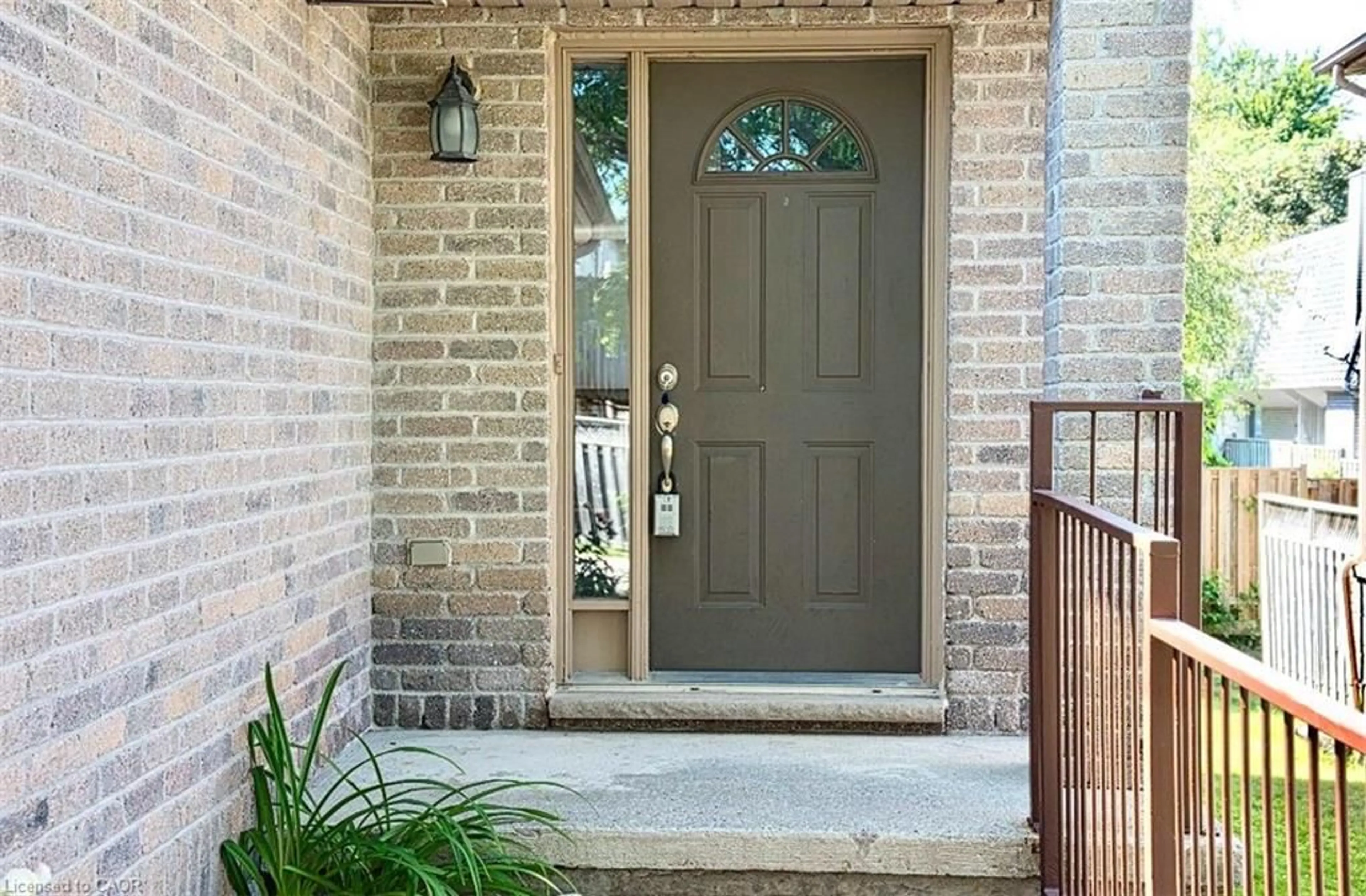 Indoor entryway for 230 Blackhorne Dr #37, Kitchener Ontario N2E 1Z4