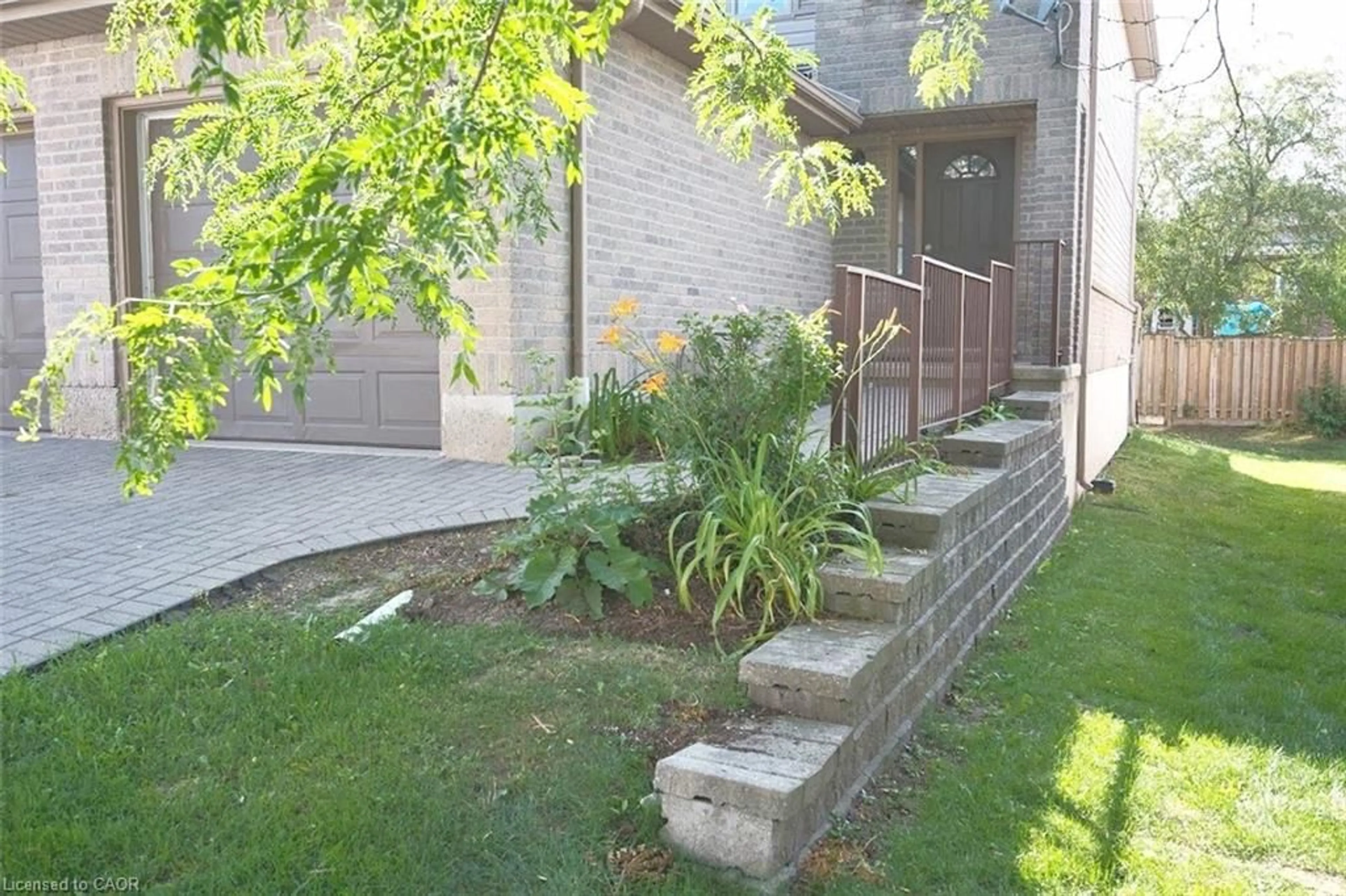Patio, street for 230 Blackhorne Dr #37, Kitchener Ontario N2E 1Z4
