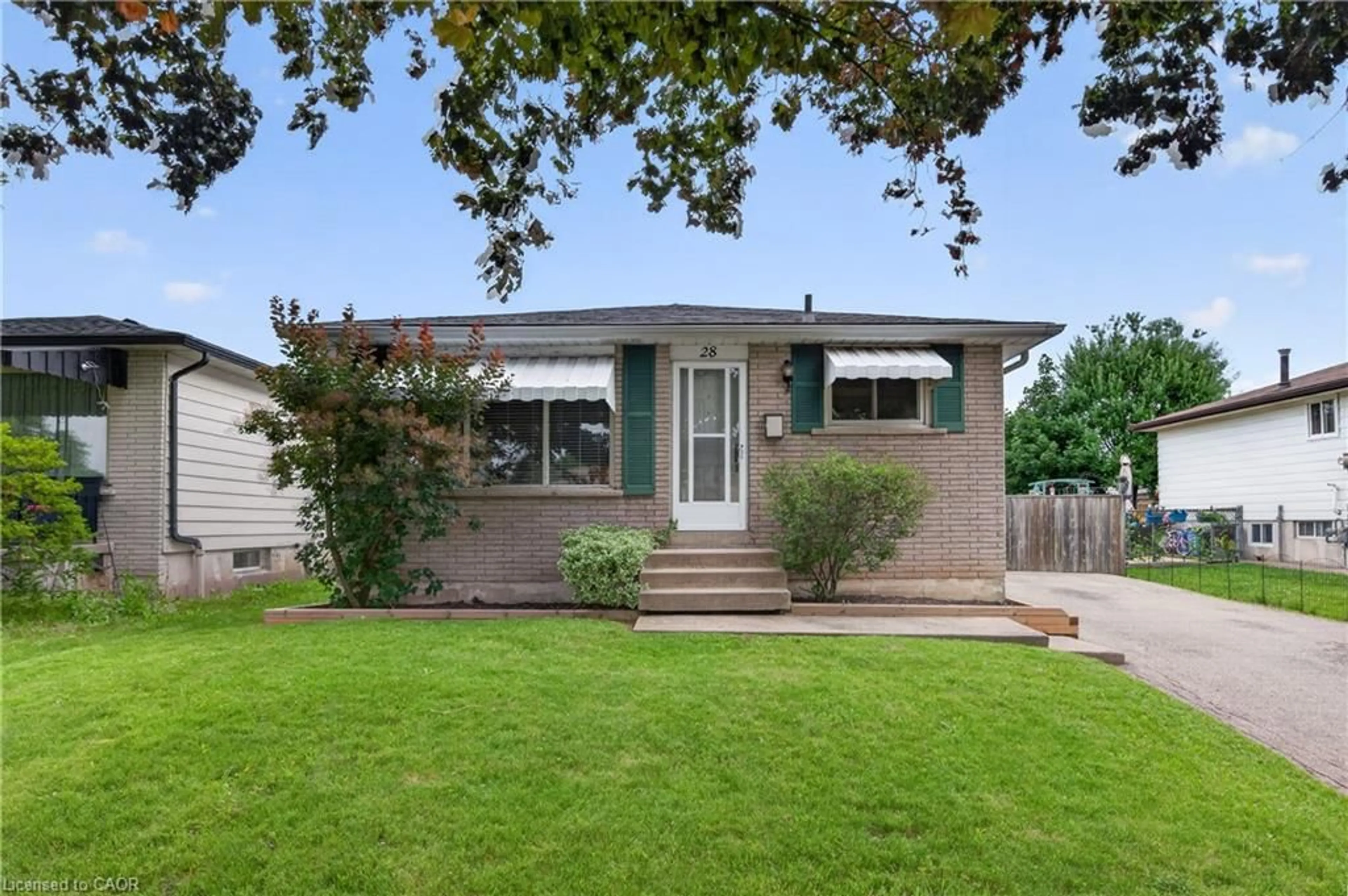 Home with vinyl exterior material, street for 28 Boston Cres, Hamilton Ontario L8T 4N2