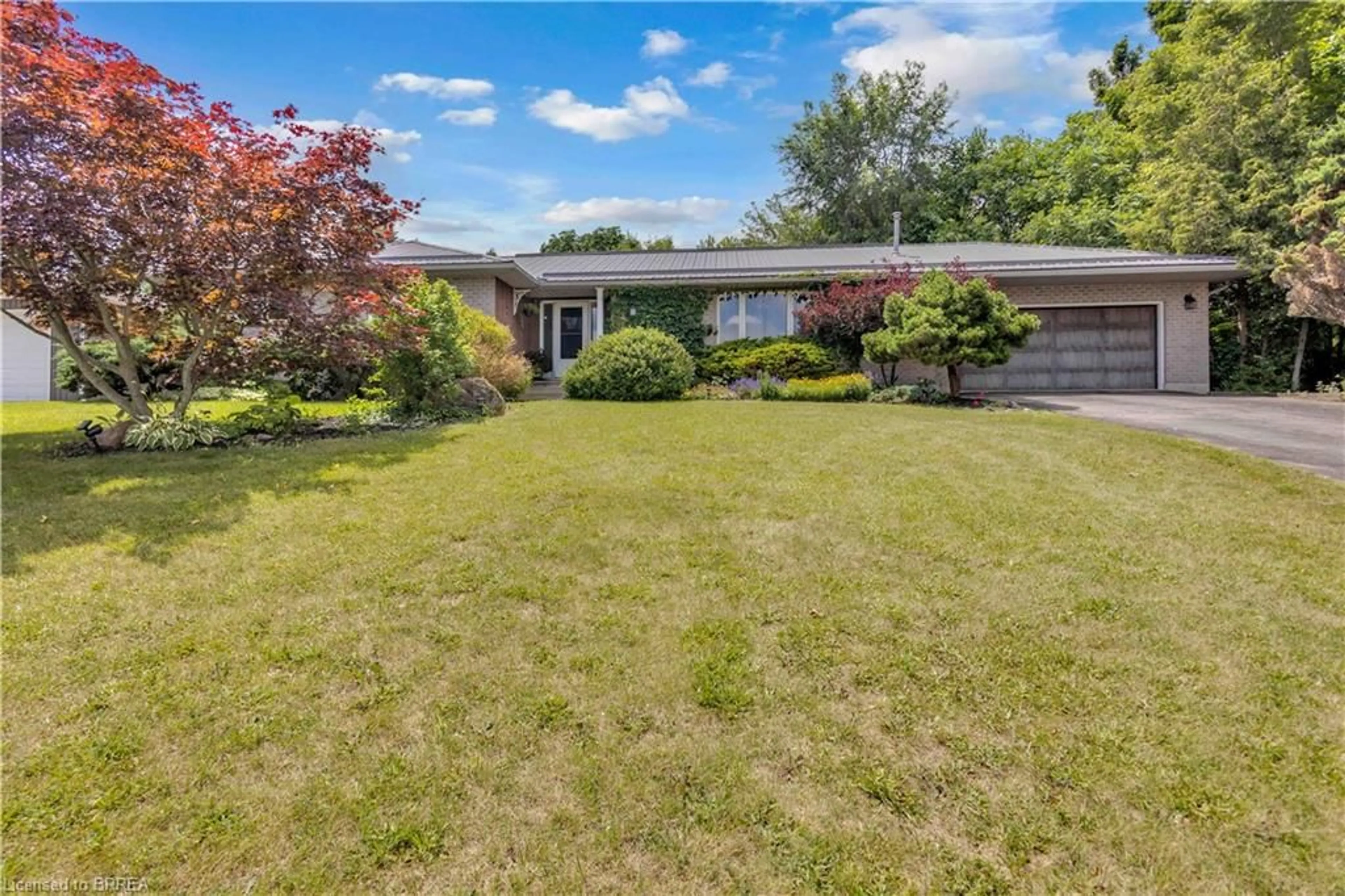 A pic from outside/outdoor area/front of a property/back of a property/a pic from drone, street for 1 Scot Crt, Scotland Ontario N0E 1R0