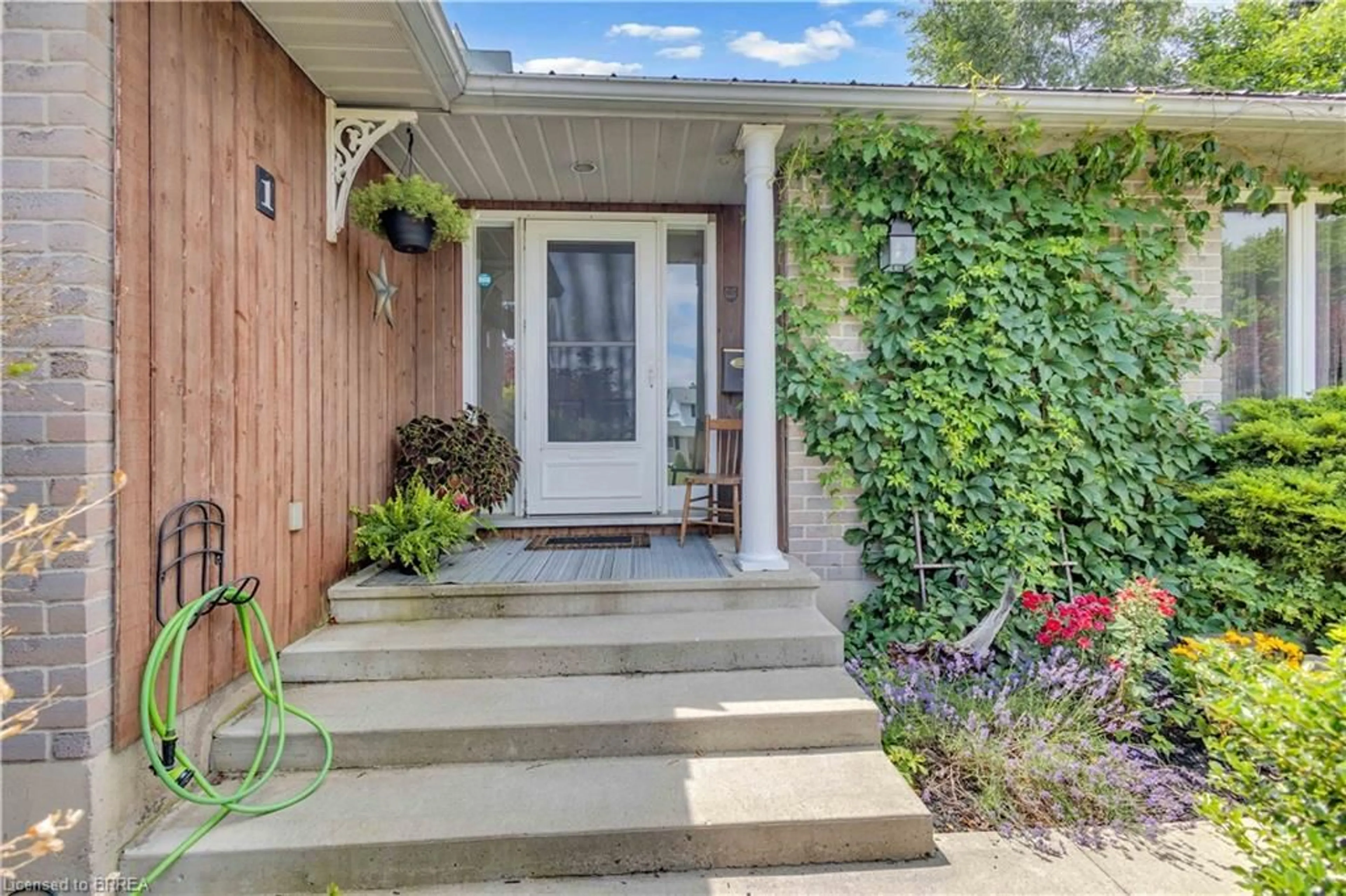Indoor entryway for 1 Scot Crt, Scotland Ontario N0E 1R0