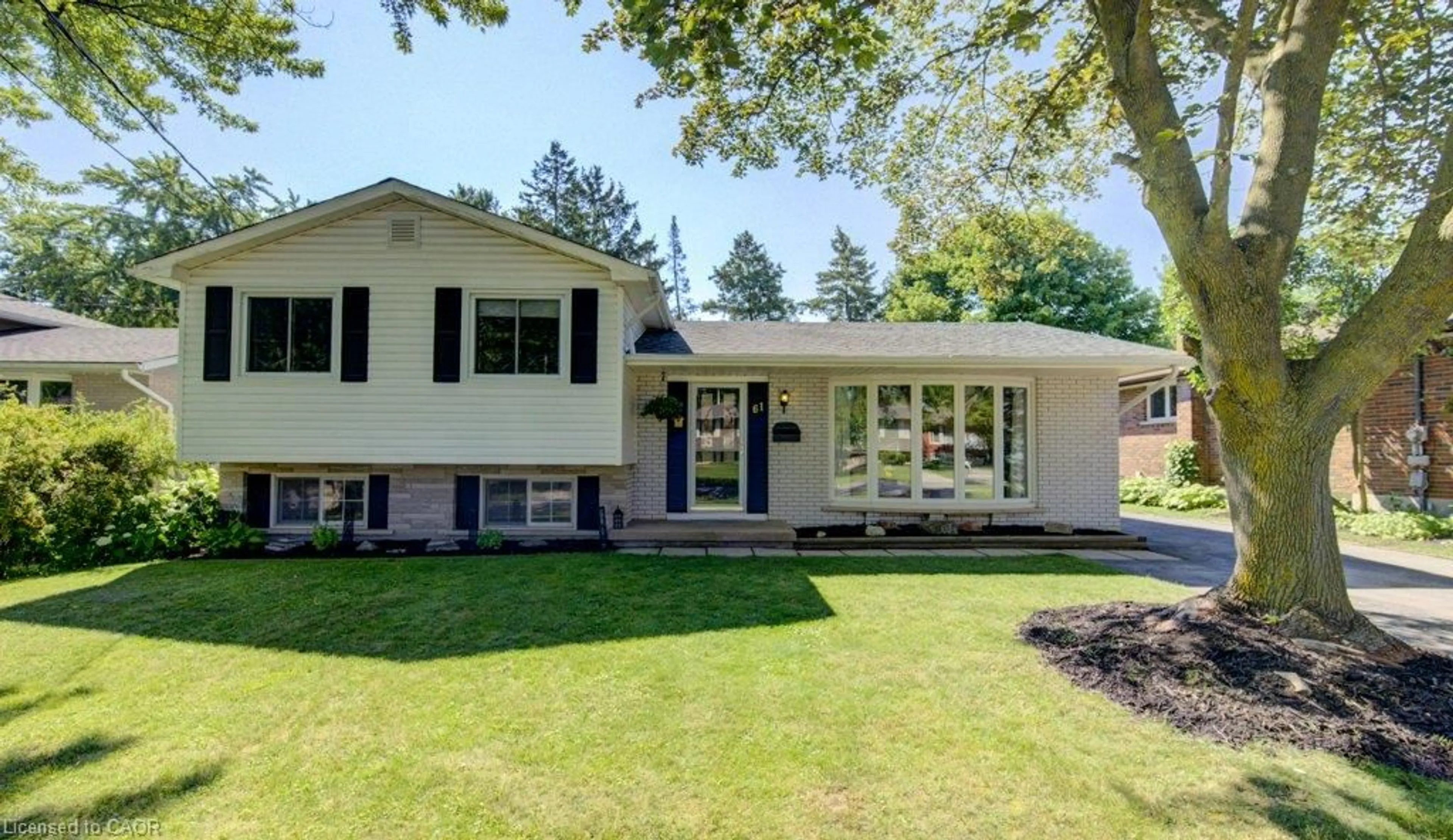 Home with vinyl exterior material, street for 61 Windsor St, Guelph Ontario N1E 3N3
