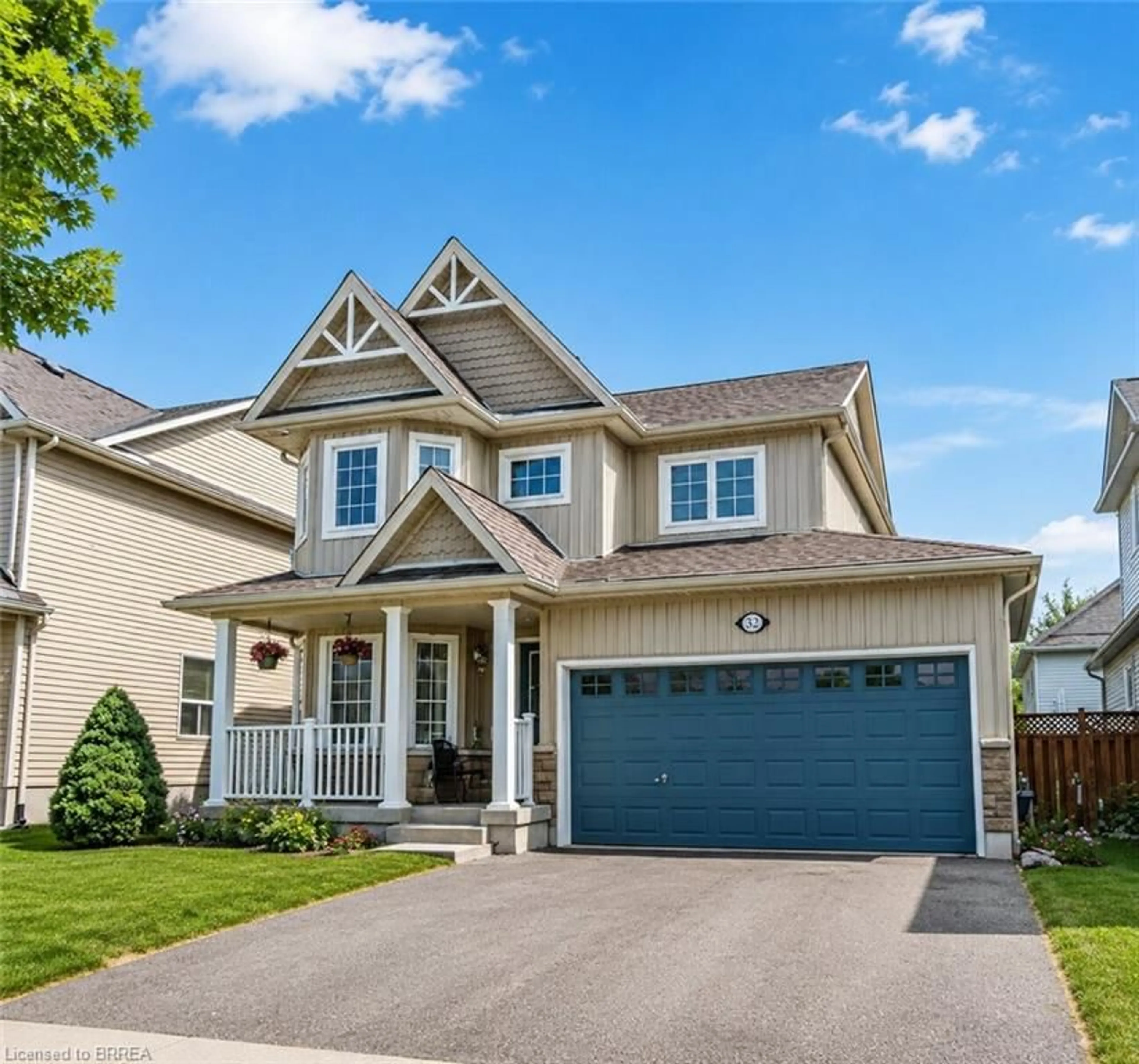 Home with vinyl exterior material, street for 252 Berry St, Shelburne Ontario L9V 3E1