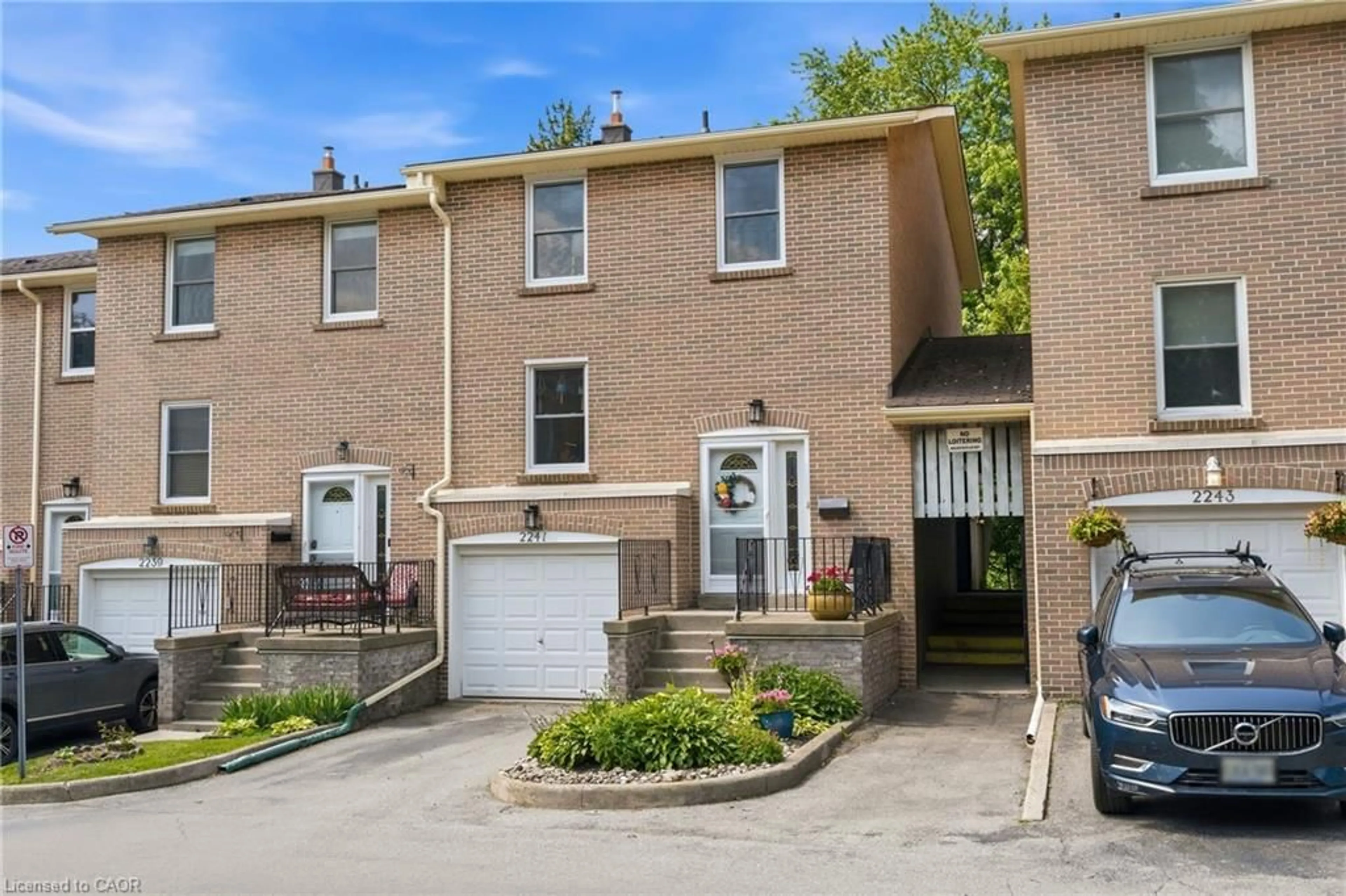 Home with brick exterior material, street for 2241 Mountain Grove Ave #90, Burlington Ontario L7P 2H8