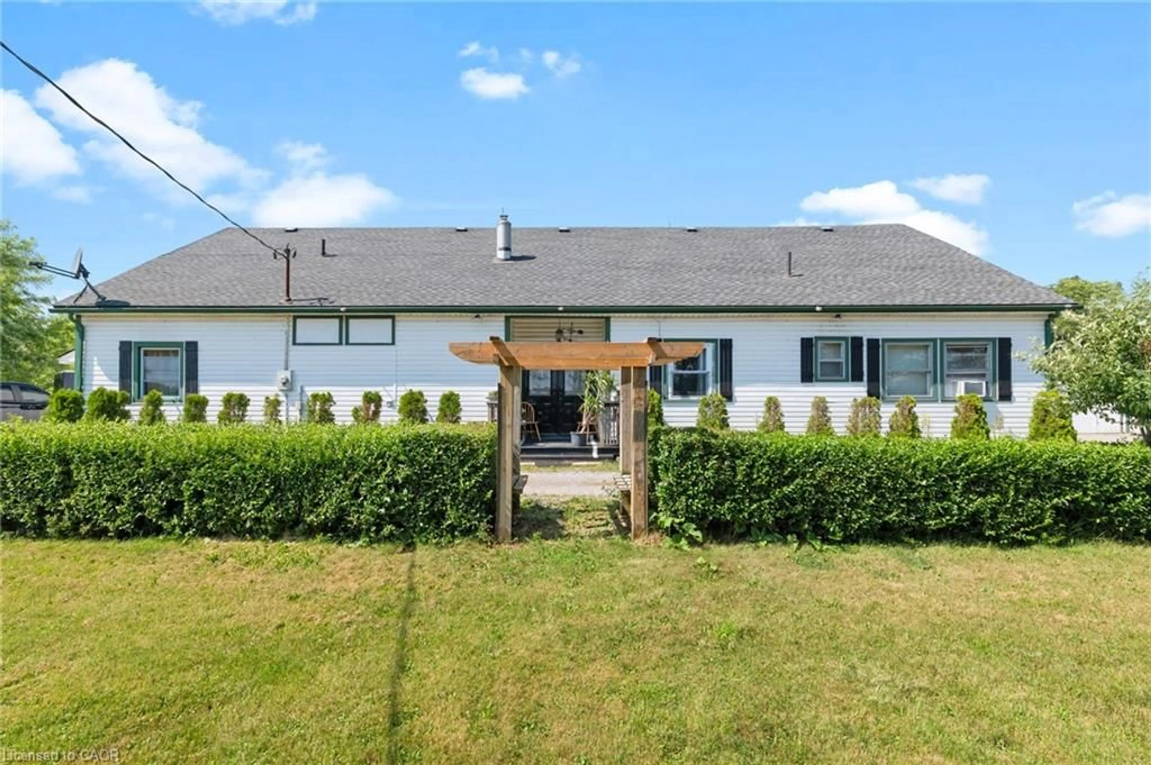 A pic from outside/outdoor area/front of a property/back of a property/a pic from drone, building for 11992 Concession 1 Rd, Wainfleet Ontario L0S 1V0