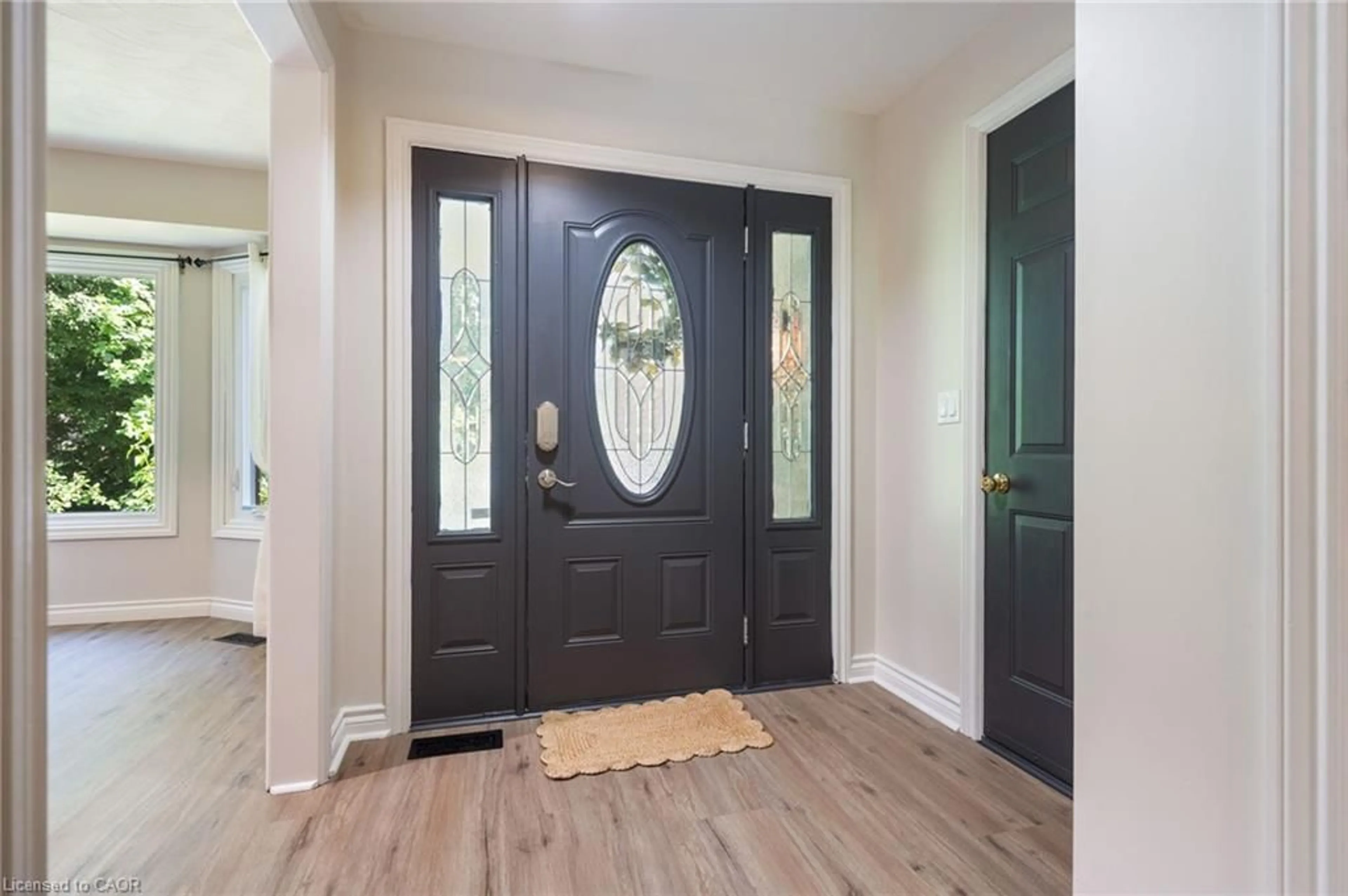 Indoor entryway for 68 Lyndhurst Ave, Pine Grove Ontario N3Y 4J9