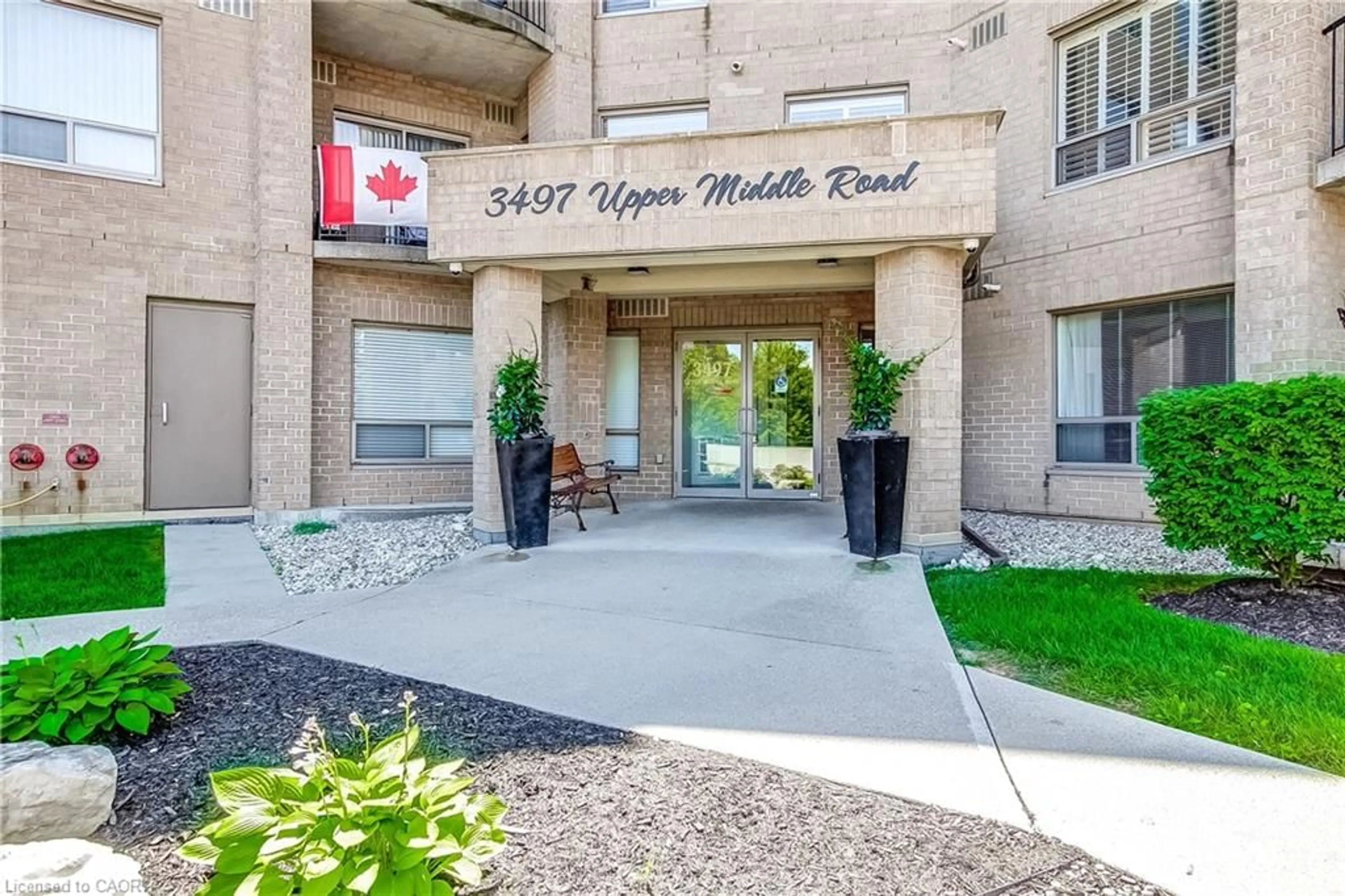 Indoor foyer for 3497 Upper Middle Rd #505, Burlington Ontario L7M 4T6