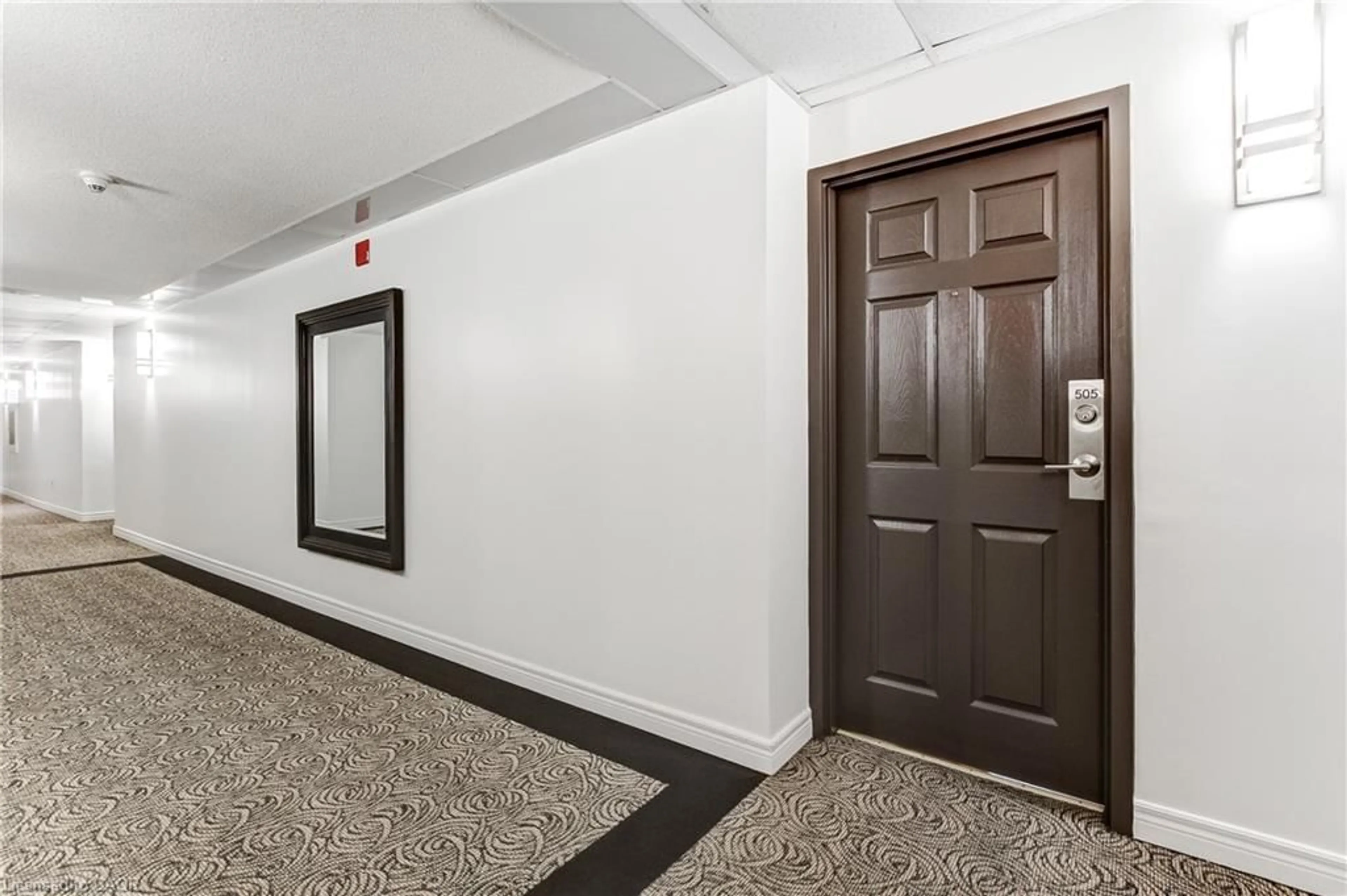 Indoor foyer for 3497 Upper Middle Rd #505, Burlington Ontario L7M 4T6