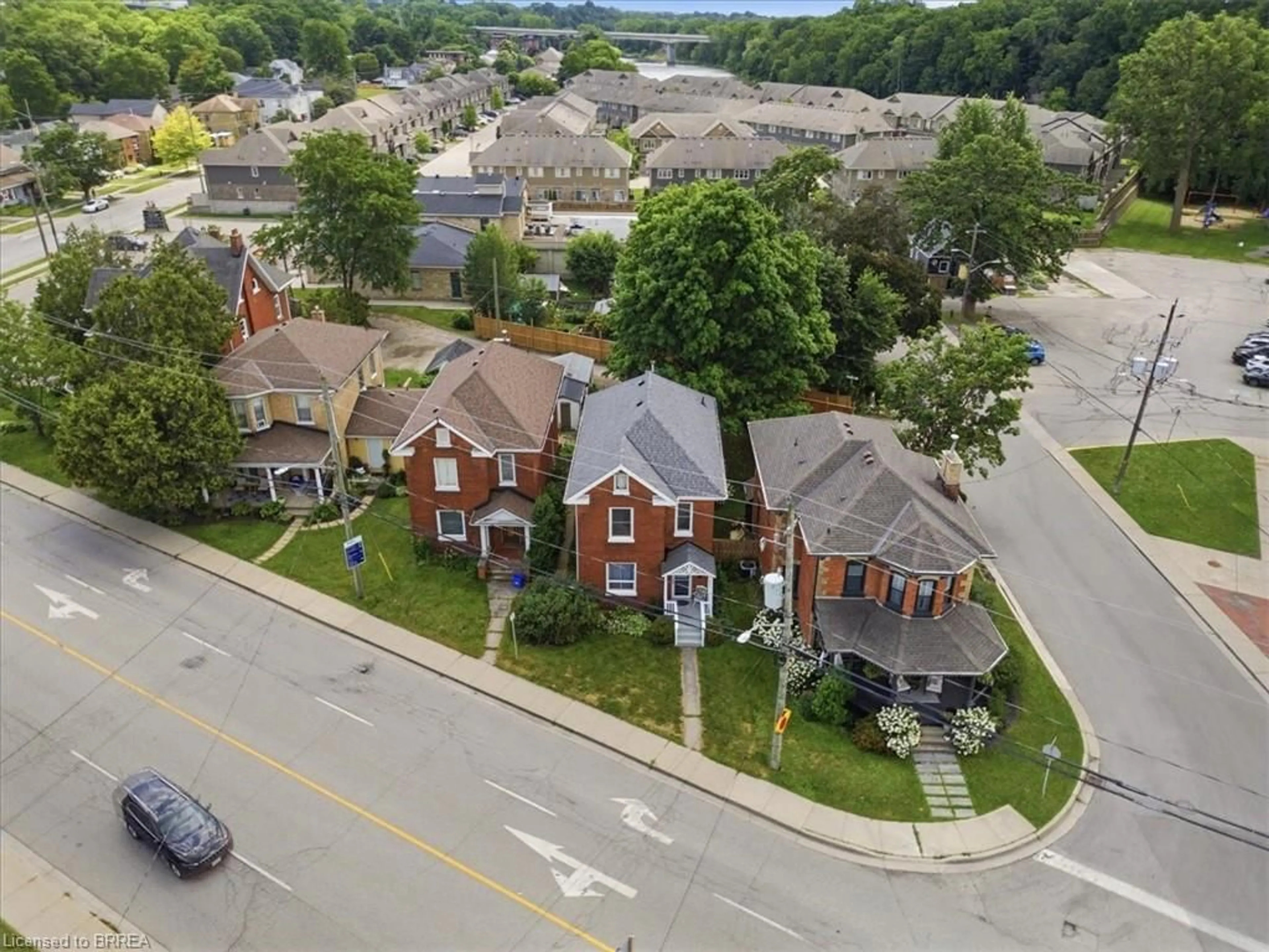 A pic from outside/outdoor area/front of a property/back of a property/a pic from drone, street for 55 William St, Paris Ontario N3L 1L4