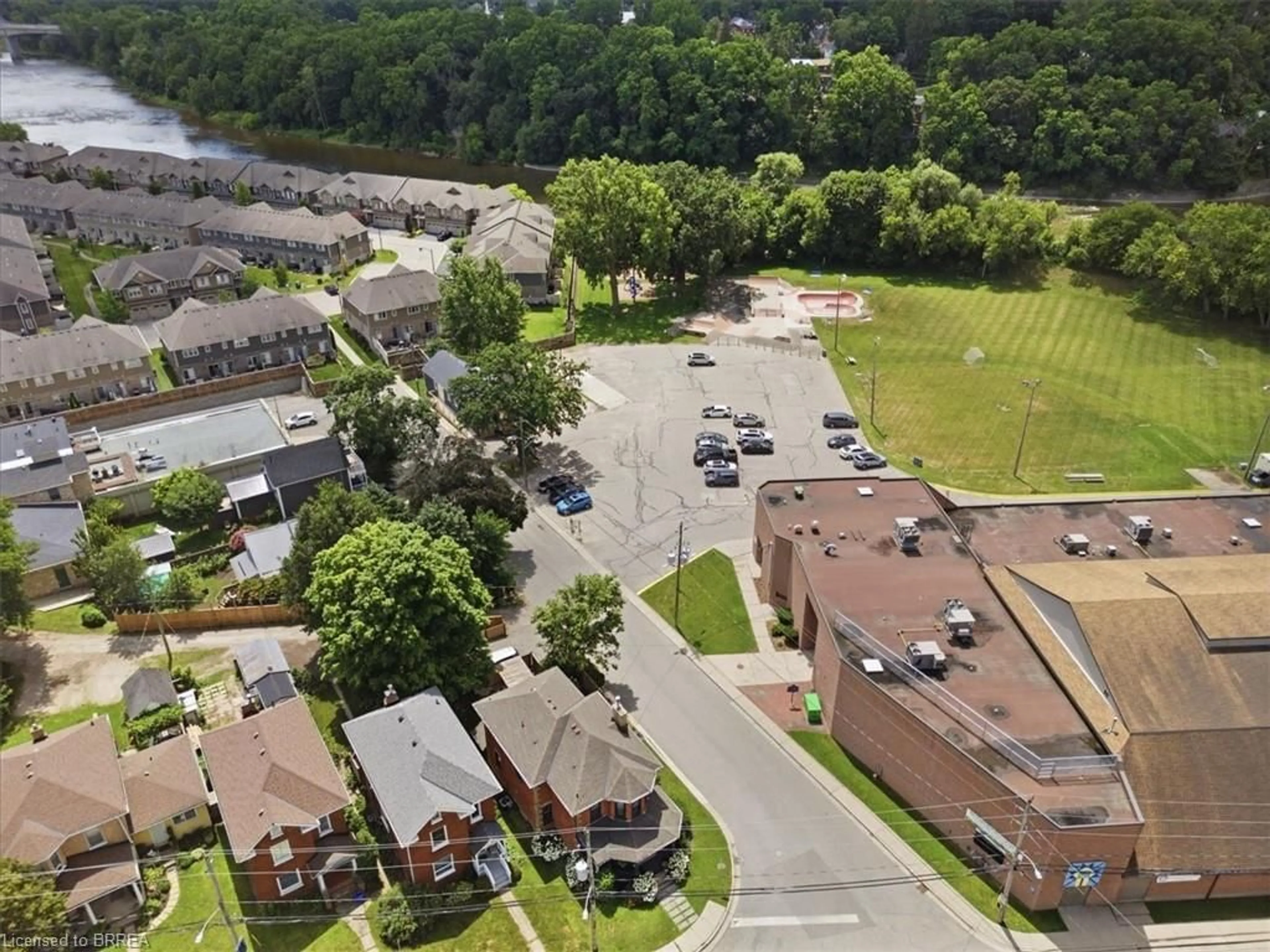 A pic from outside/outdoor area/front of a property/back of a property/a pic from drone, street for 55 William St, Paris Ontario N3L 1L4