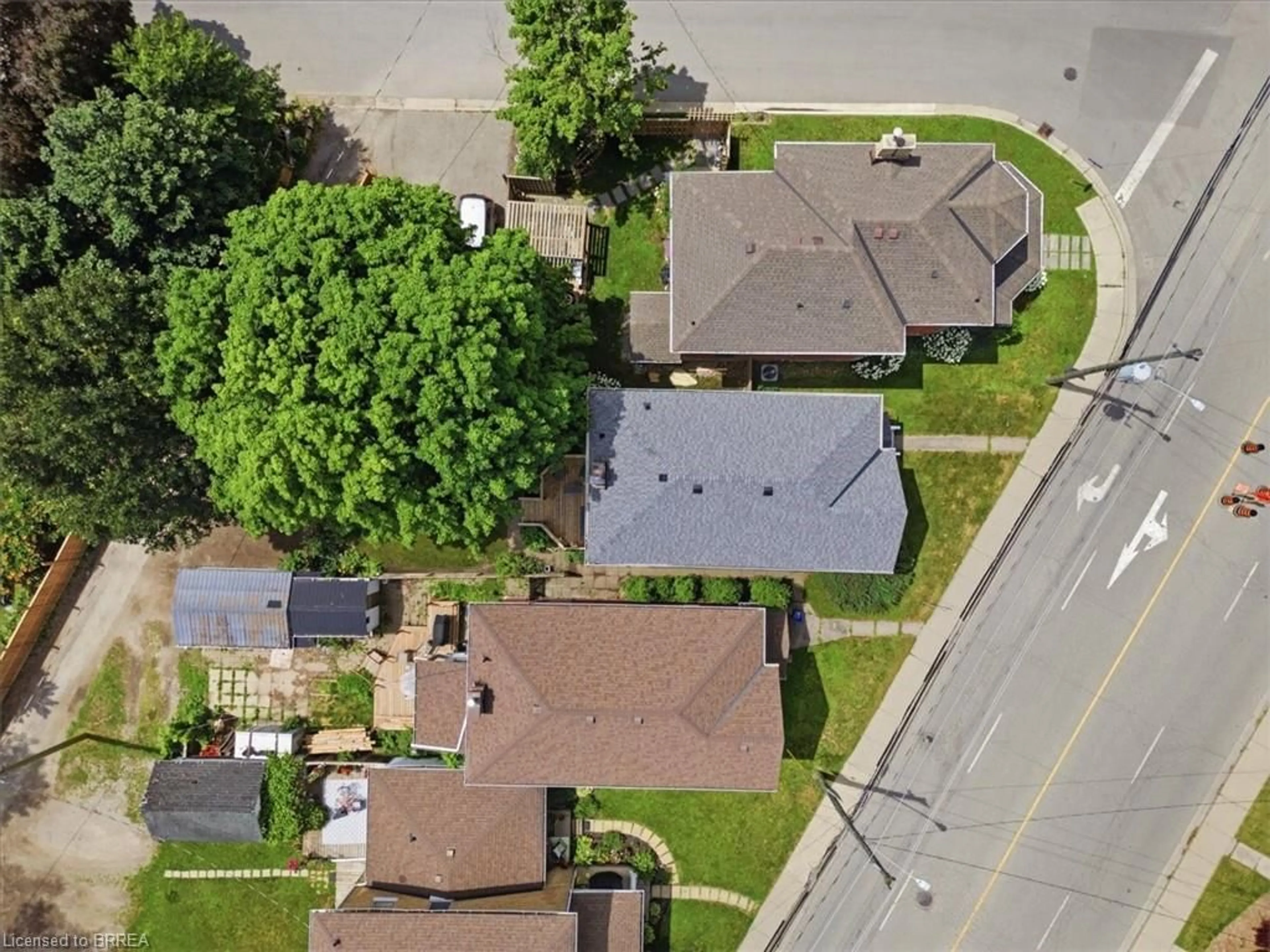 A pic from outside/outdoor area/front of a property/back of a property/a pic from drone, street for 55 William St, Paris Ontario N3L 1L4