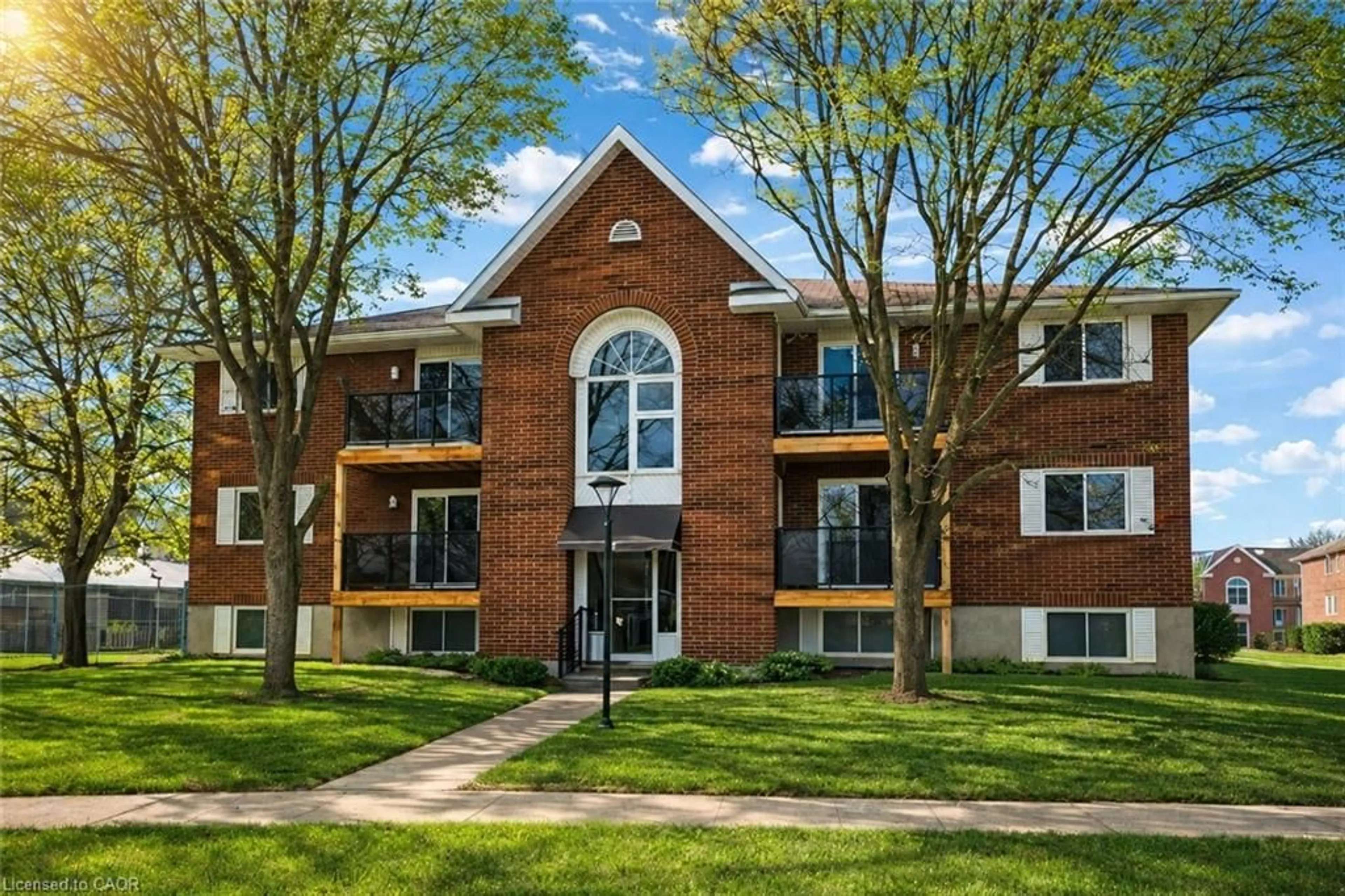 Home with brick exterior material, building for 565 Greenfield Ave #106, Kitchener Ontario N2C 2P3