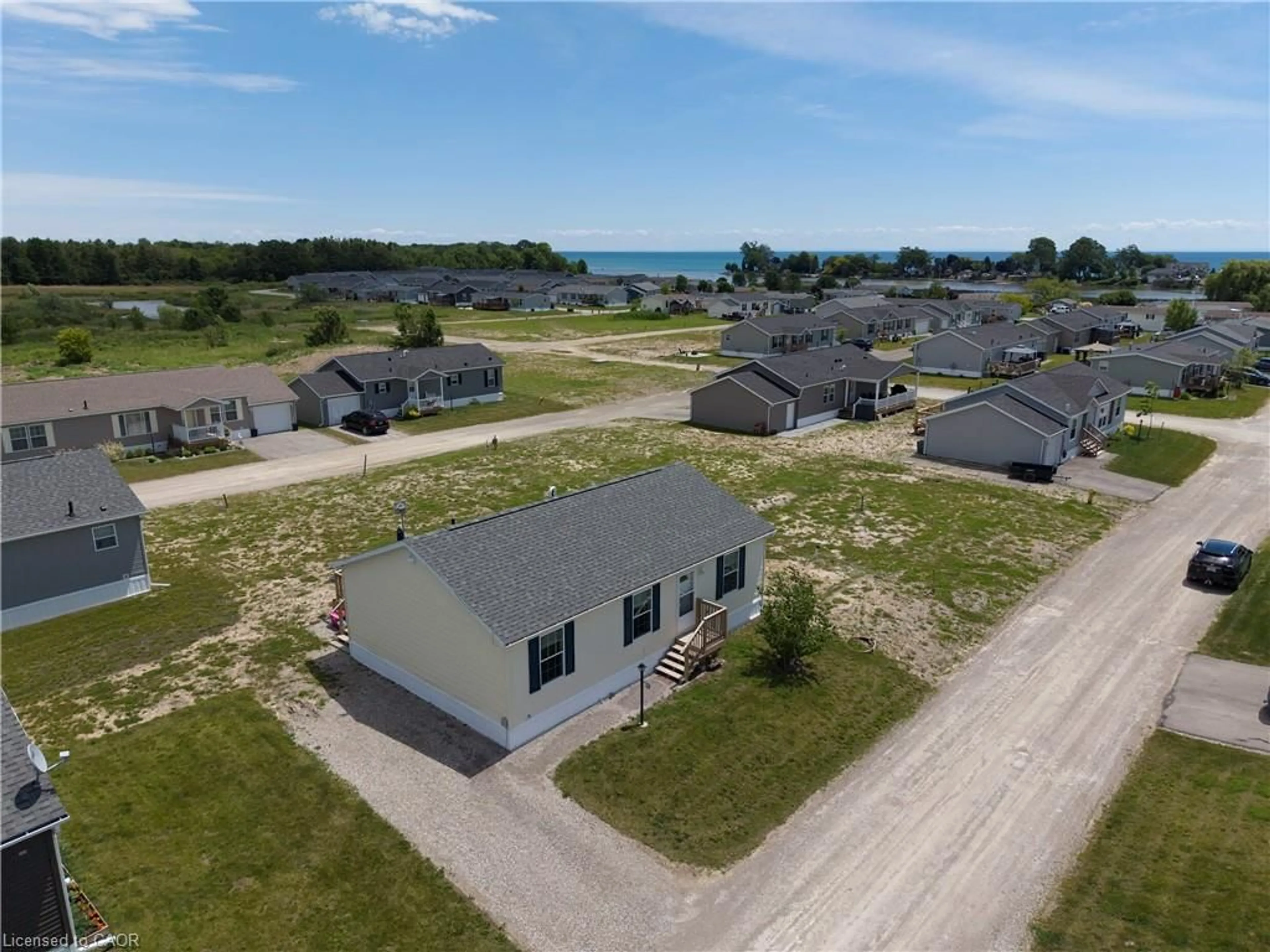 A pic from outside/outdoor area/front of a property/back of a property/a pic from drone, building for 10 Bent Willow Crt, Haldimand County Ontario N0A 1L0