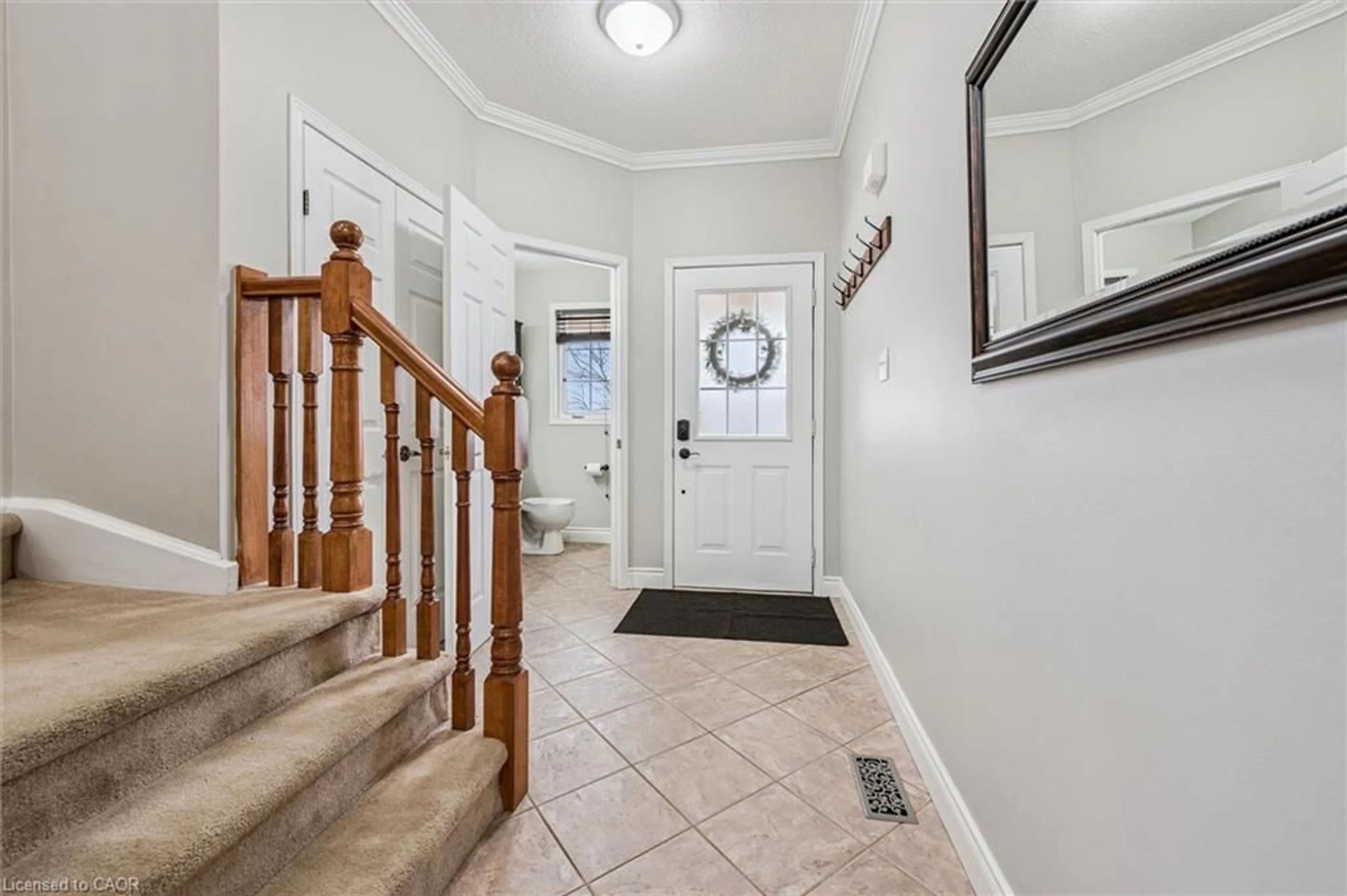 Indoor entryway for 707 Commonwealth Cres, Kitchener Ontario N2E 4J8