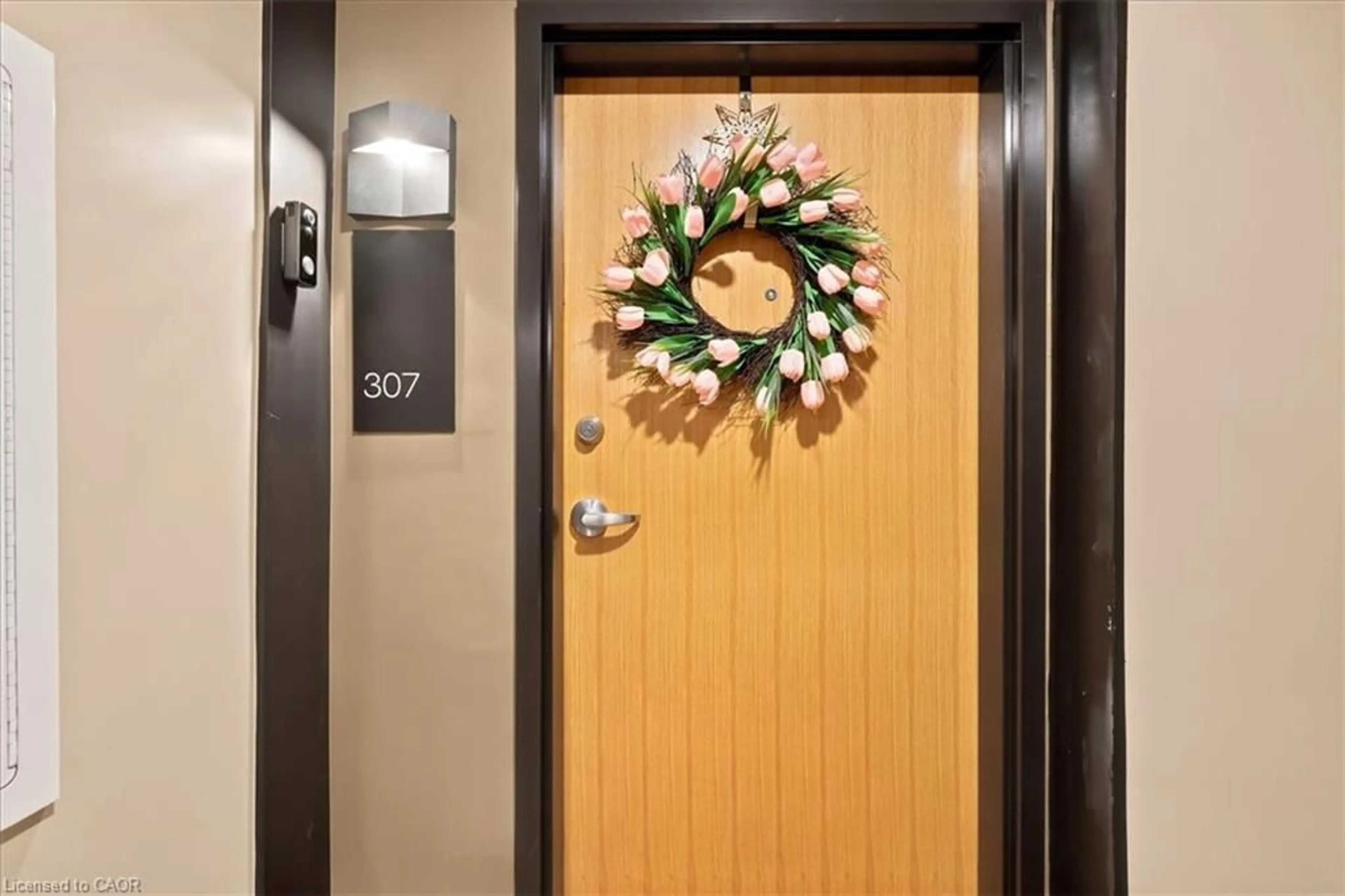Indoor entryway for 247 Grey Silo Rd #307B, Waterloo Ontario N2K 0G7
