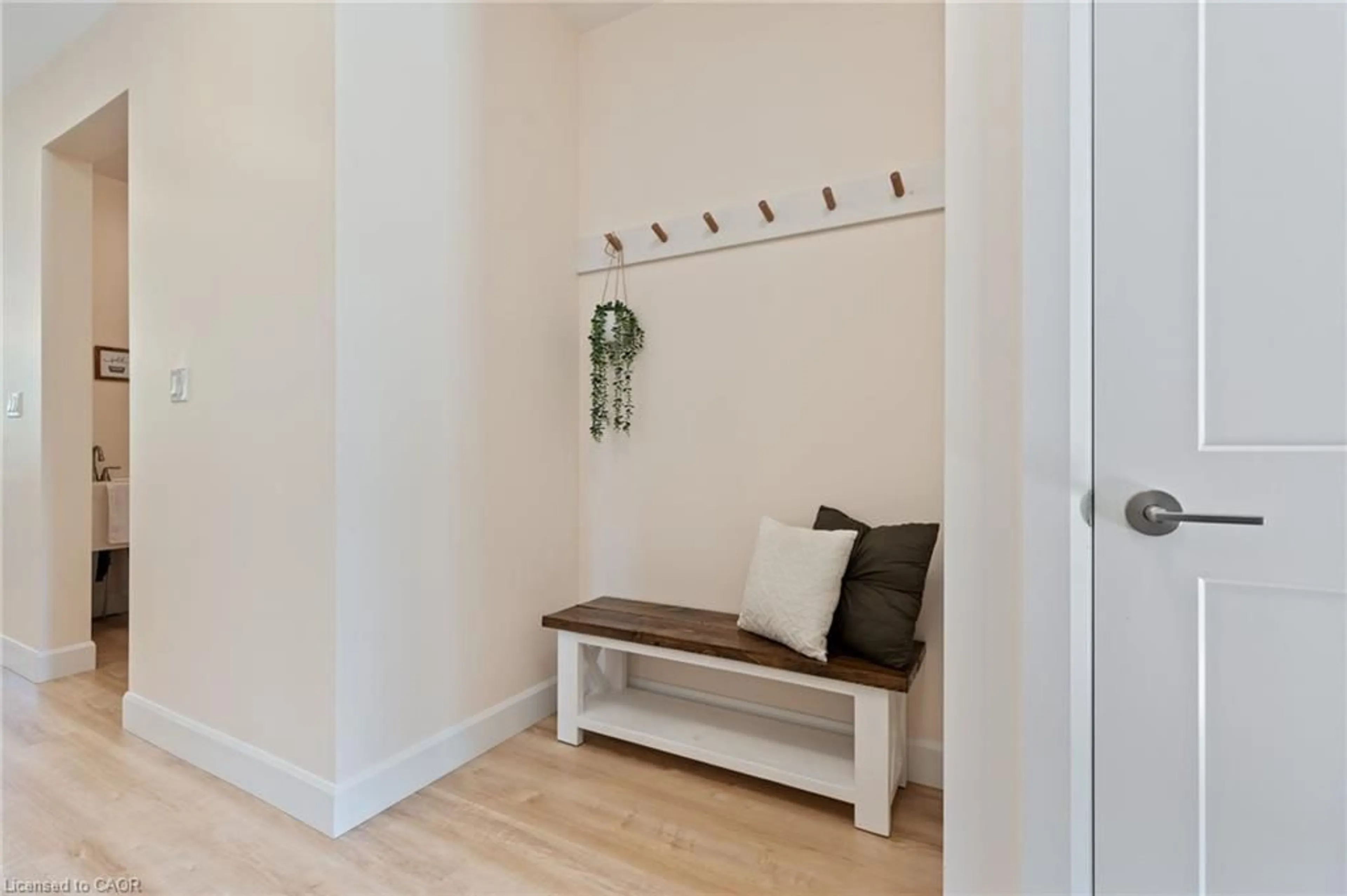Indoor entryway for 1463 Norfolk County Road 21, Delhi Ontario N4B 2W4