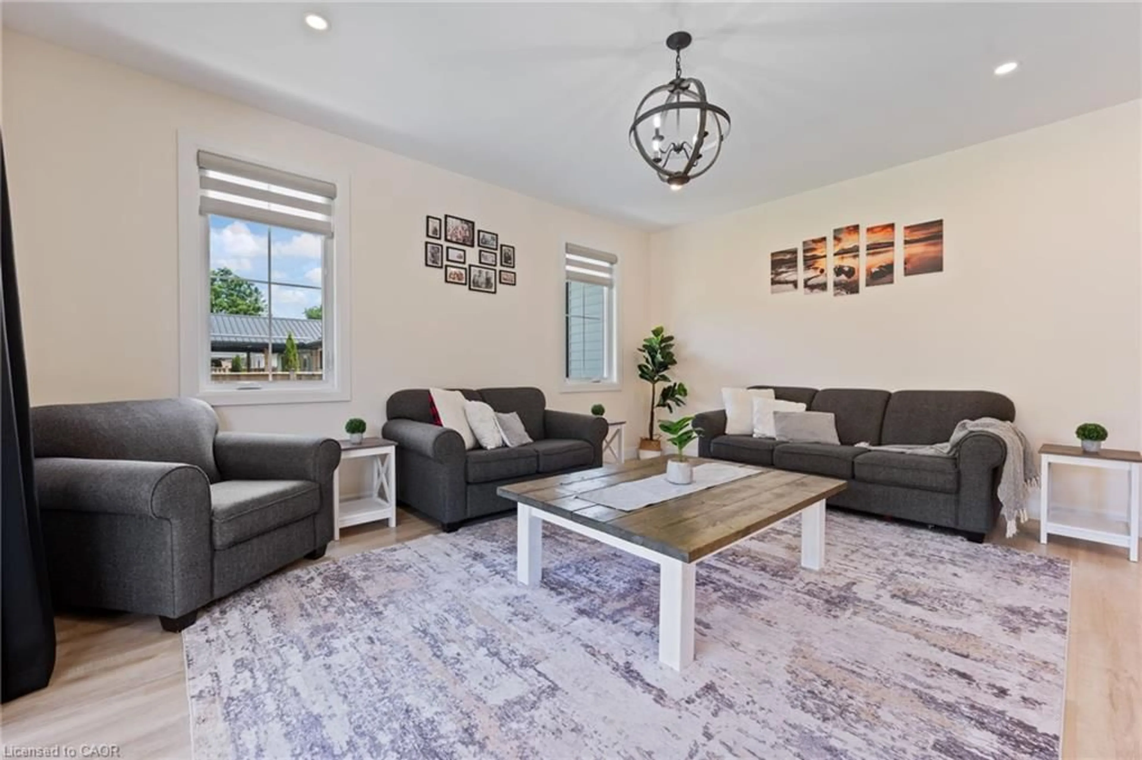 Living room with furniture, unknown for 1463 Norfolk County Road 21, Delhi Ontario N4B 2W4