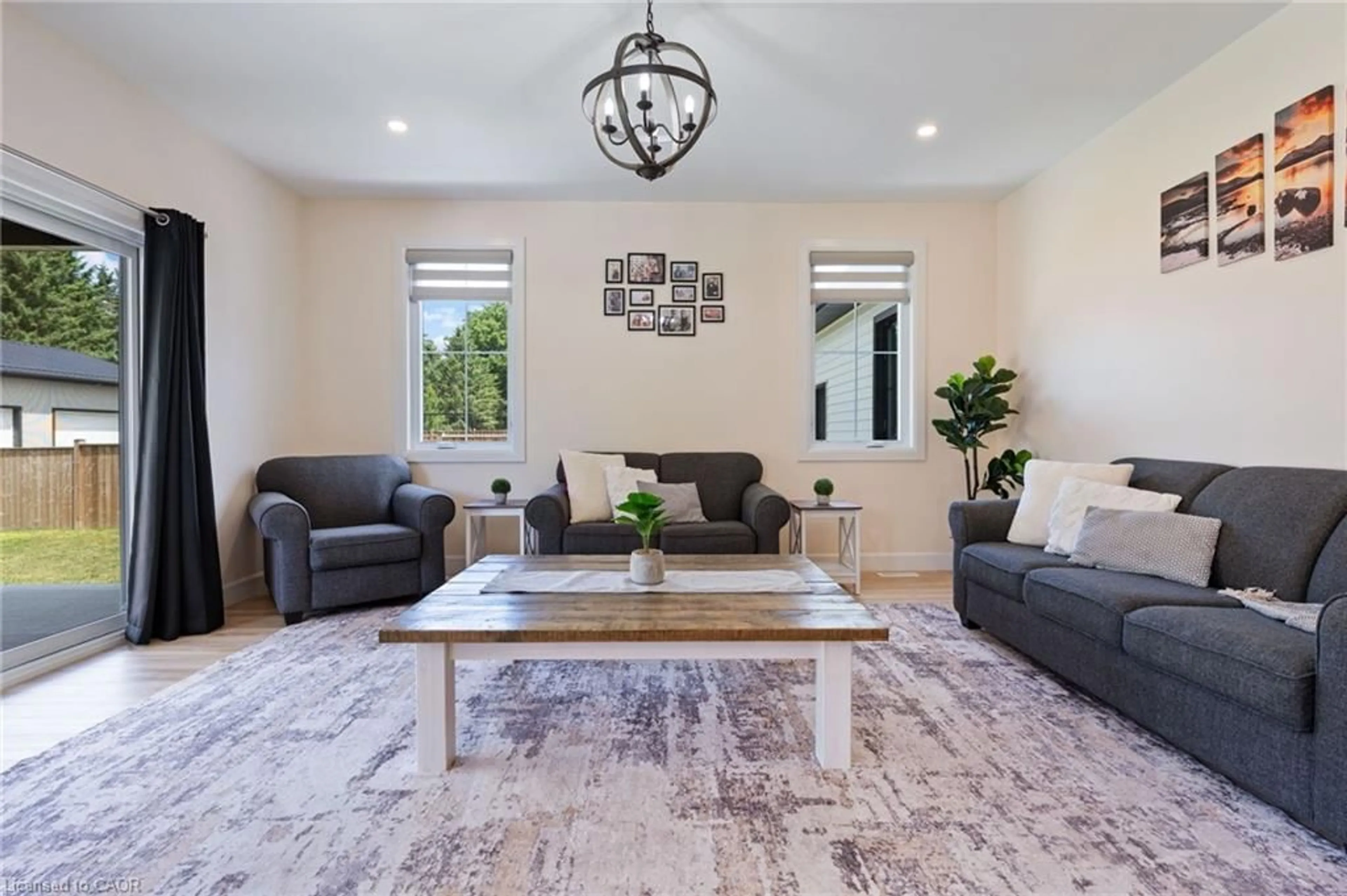 Living room with furniture, unknown for 1463 Norfolk County Road 21, Delhi Ontario N4B 2W4