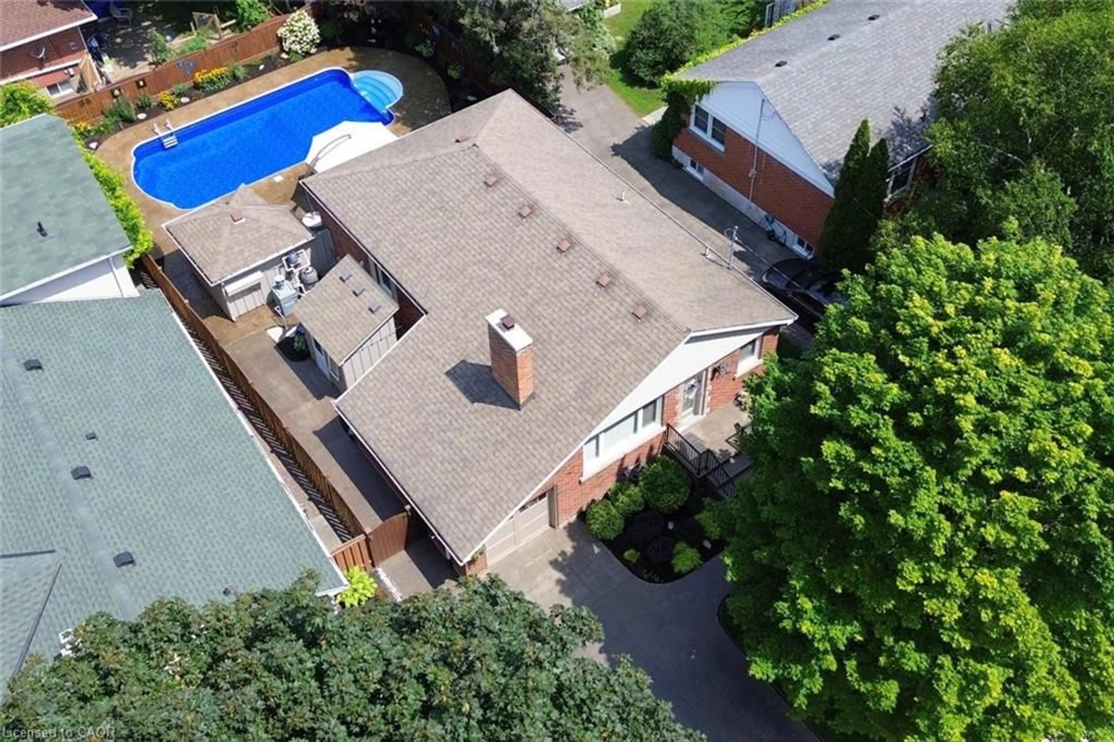 A pic from outside/outdoor area/front of a property/back of a property/a pic from drone, unknown for 16 Grant Blvd, Hamilton Ontario L9H 4L6