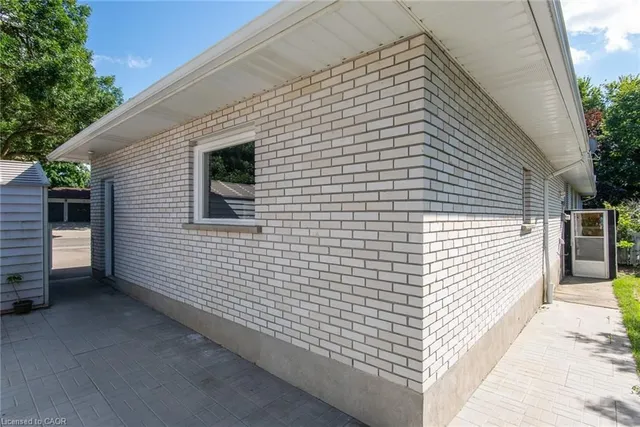 6 Strathcona Cres, Kitchener 5