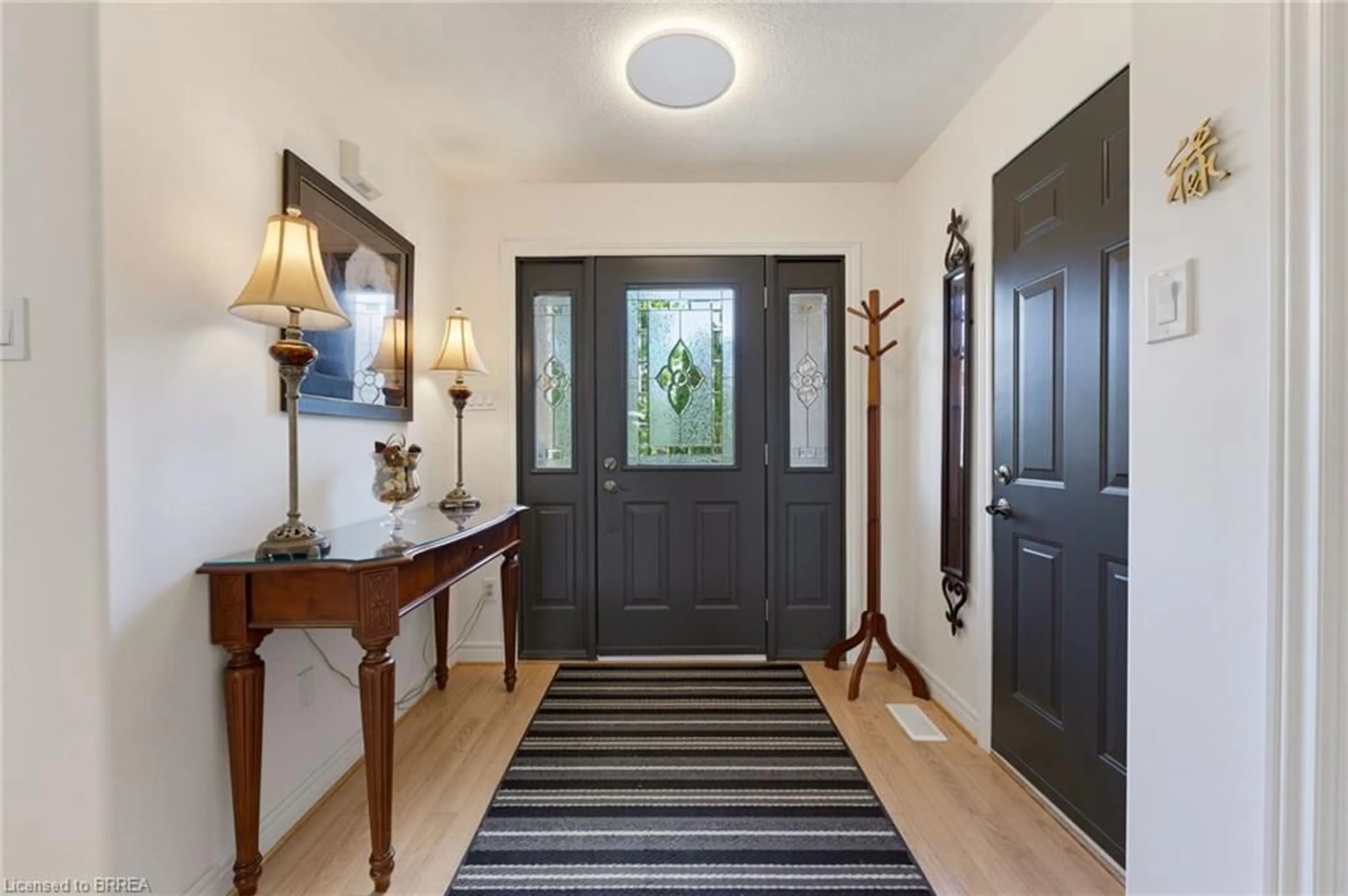 Indoor entryway for 74 Court Dr, Paris Ontario N3L 4G7