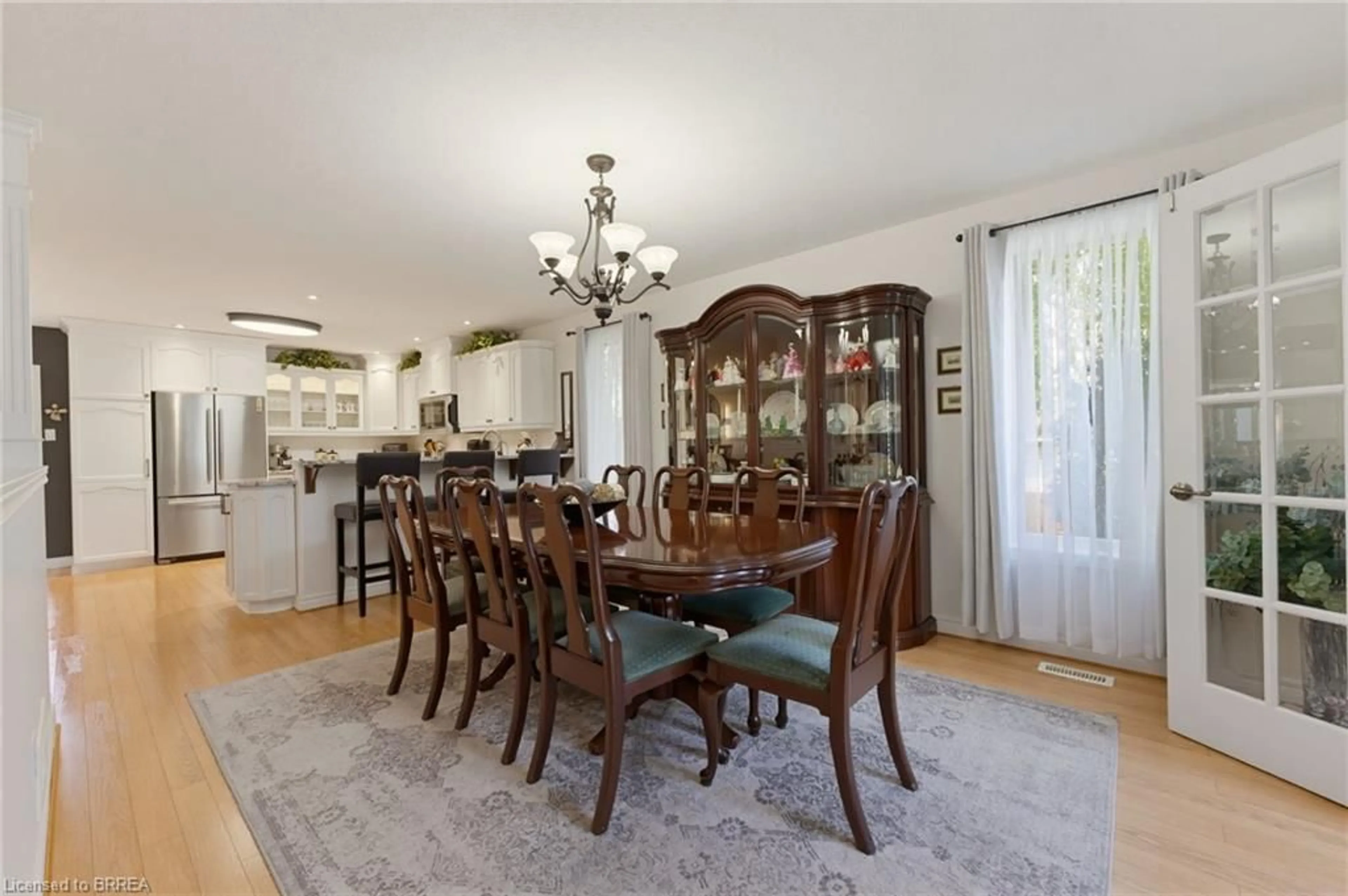 Dining room, wood/laminate floor for 74 Court Dr, Paris Ontario N3L 4G7