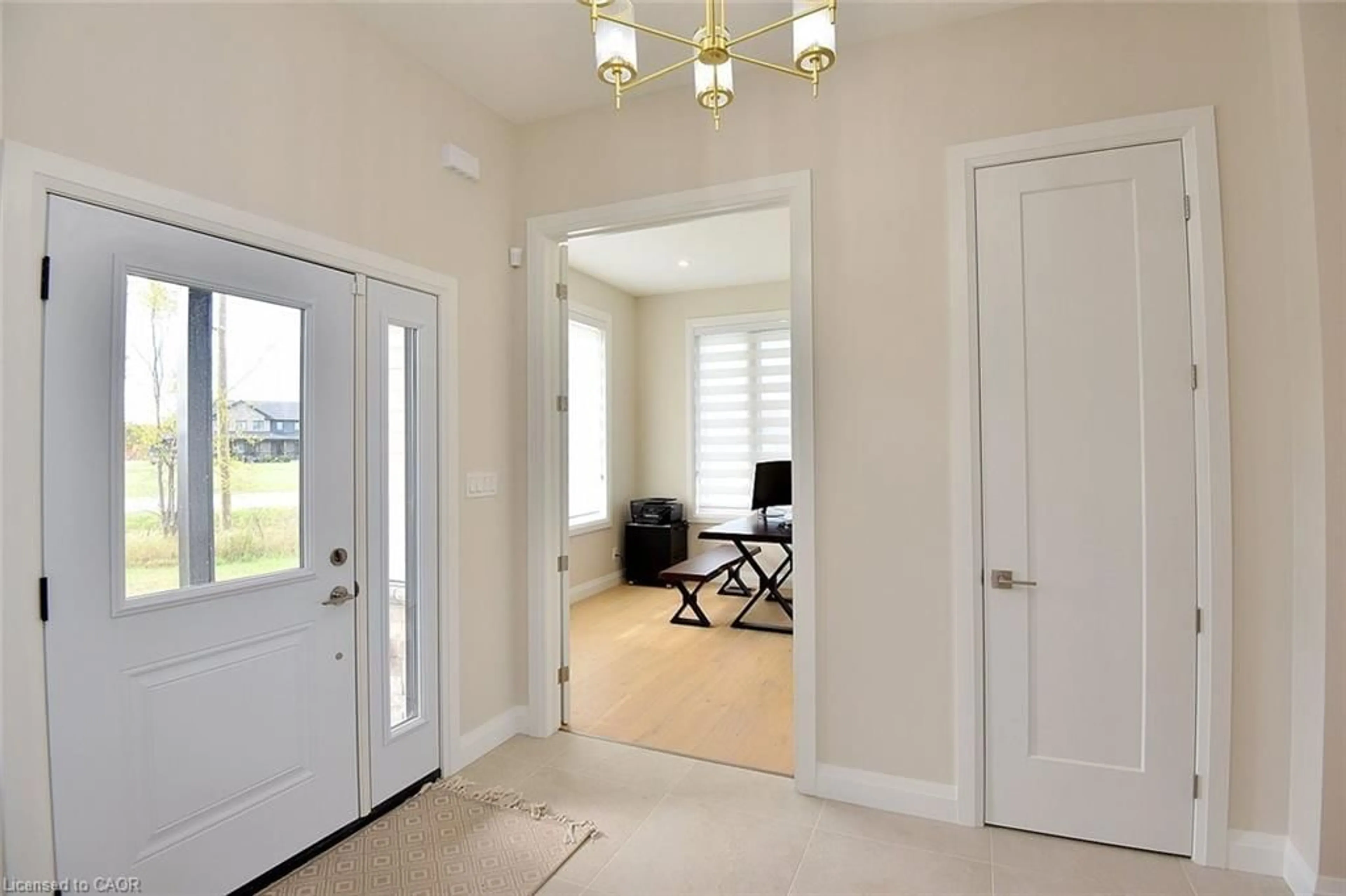 Indoor entryway for 8373 Silver St, Caistor Centre Ontario L0R 1E0