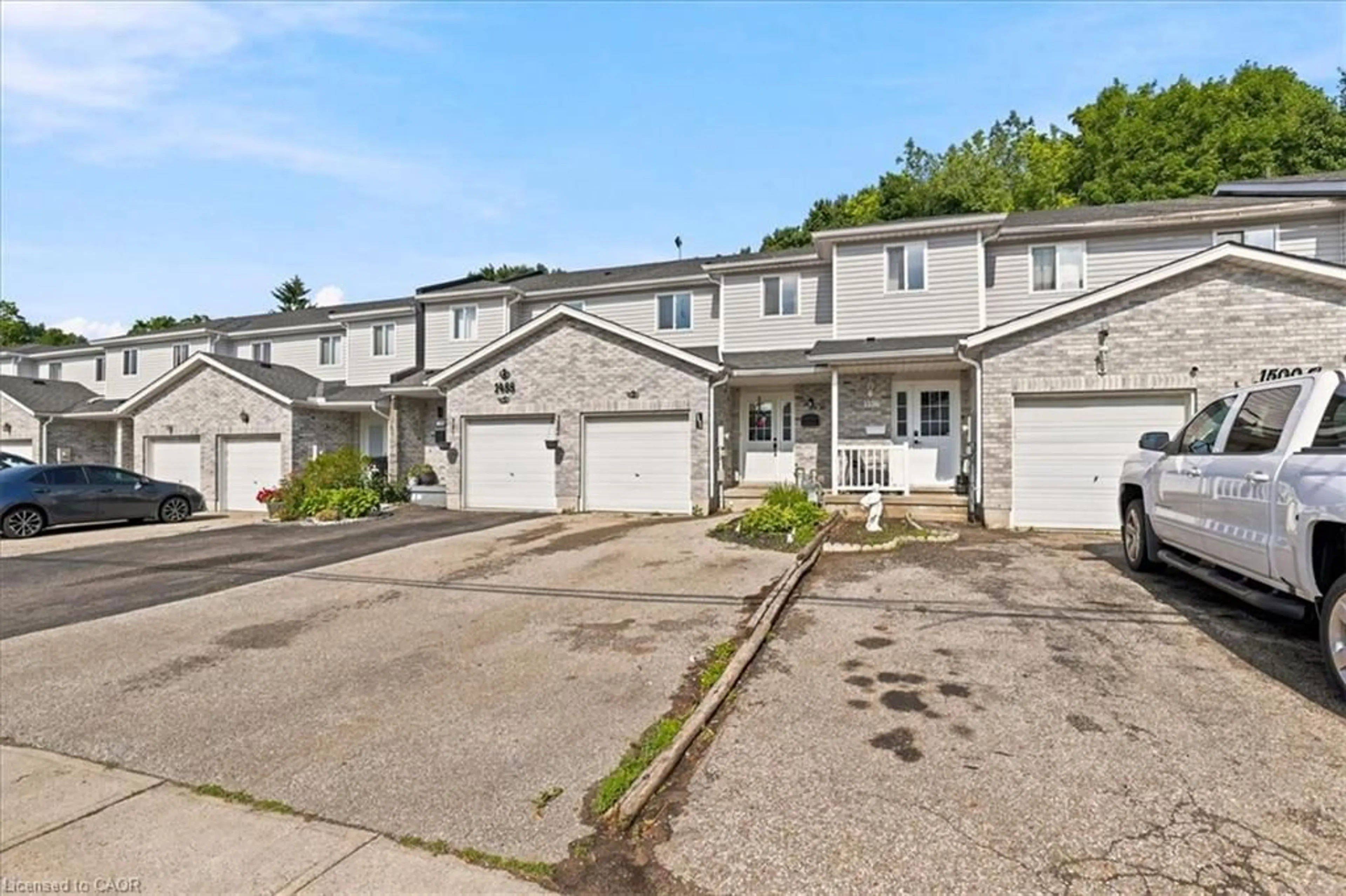 A pic from outside/outdoor area/front of a property/back of a property/a pic from drone, street for 1492 Franklin Blvd, Cambridge Ontario N3C 3L5