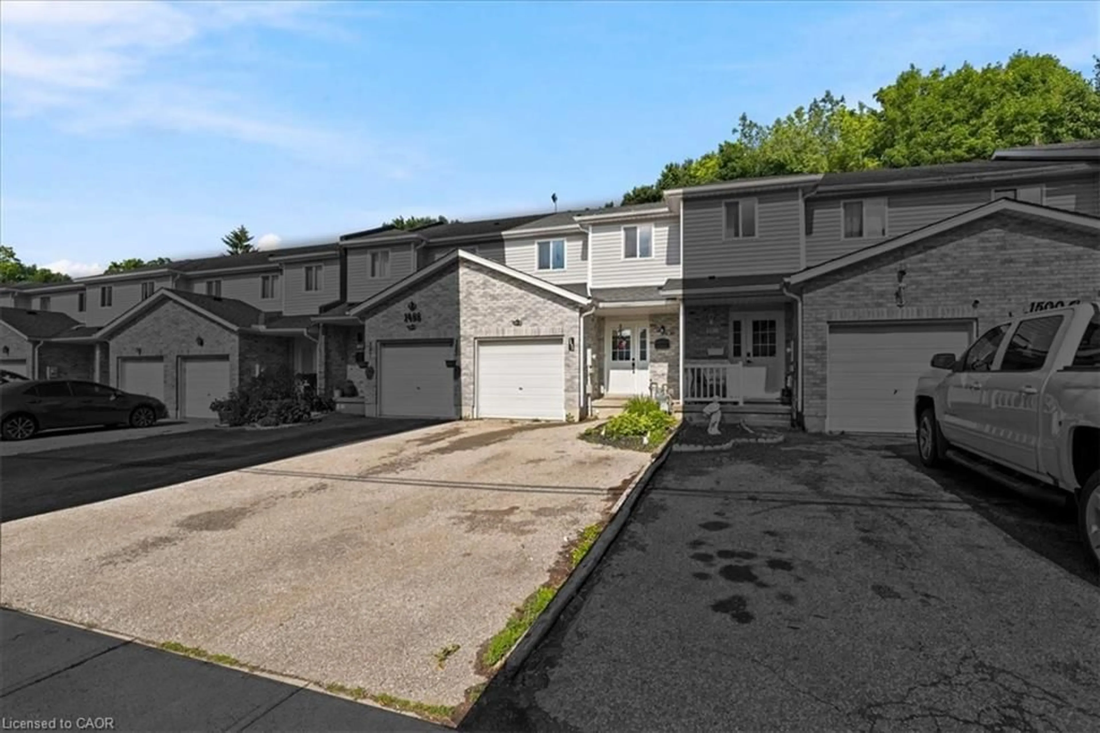 A pic from outside/outdoor area/front of a property/back of a property/a pic from drone, street for 1492 Franklin Blvd, Cambridge Ontario N3C 3L5
