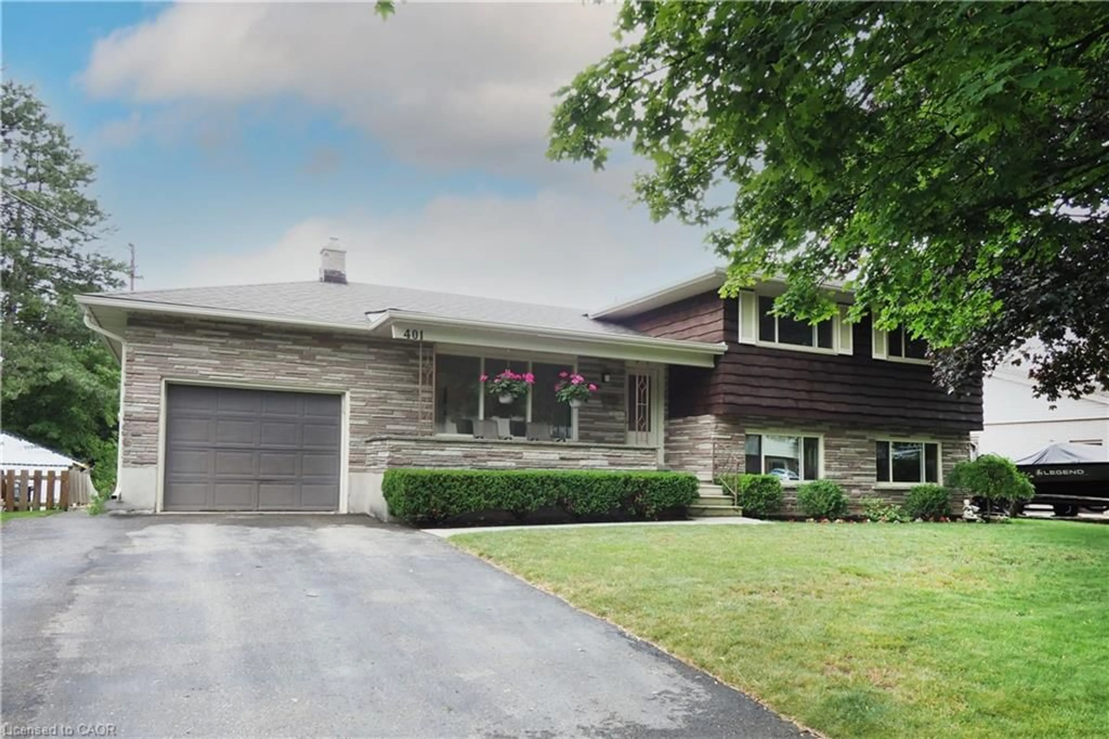 Home with brick exterior material, street for 401 Forest Hill Dr, Kitchener Ontario N2M 4H3