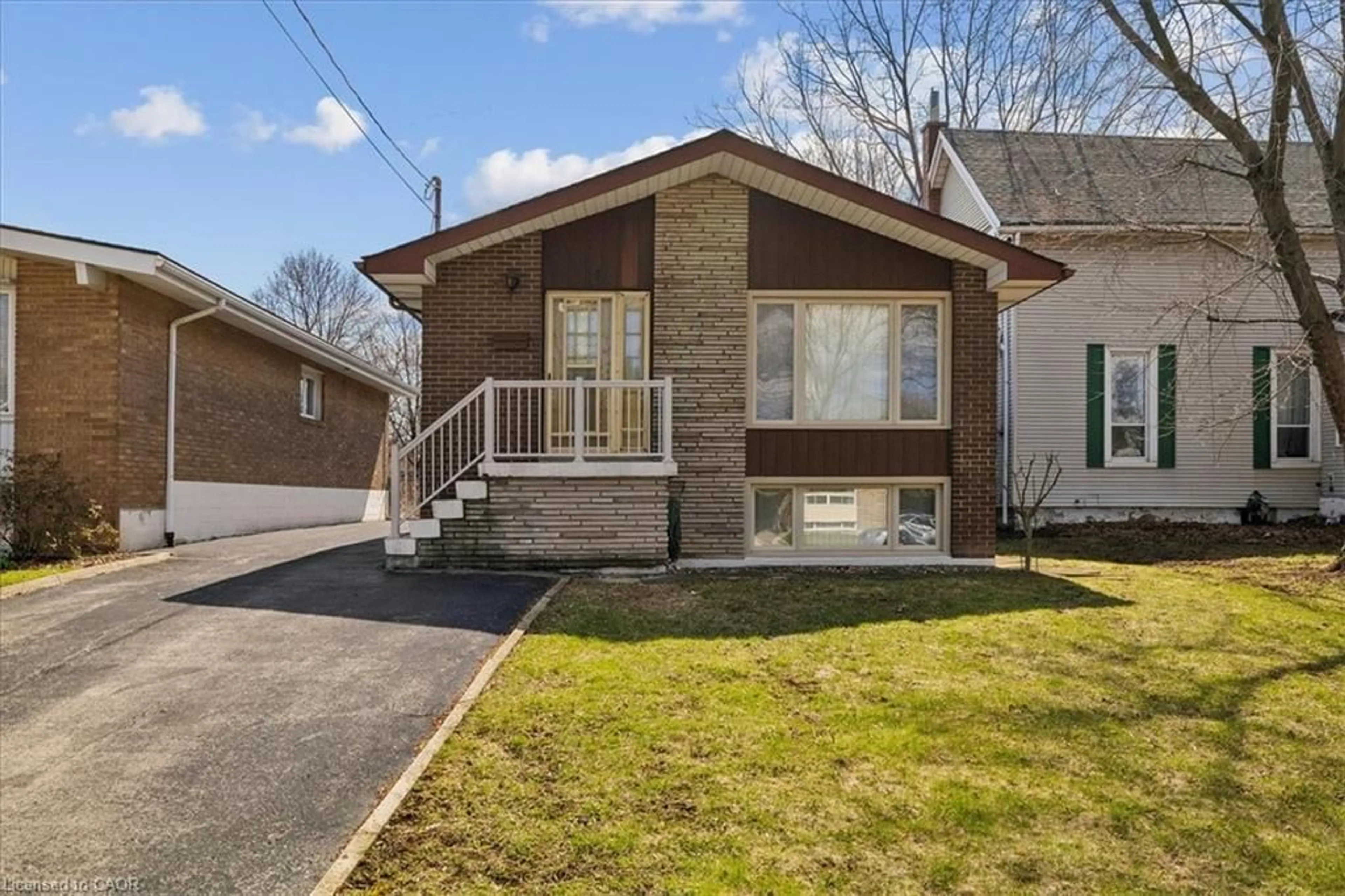 Home with vinyl exterior material, street for 11 Duff St, Hamilton Ontario L9C 1A8