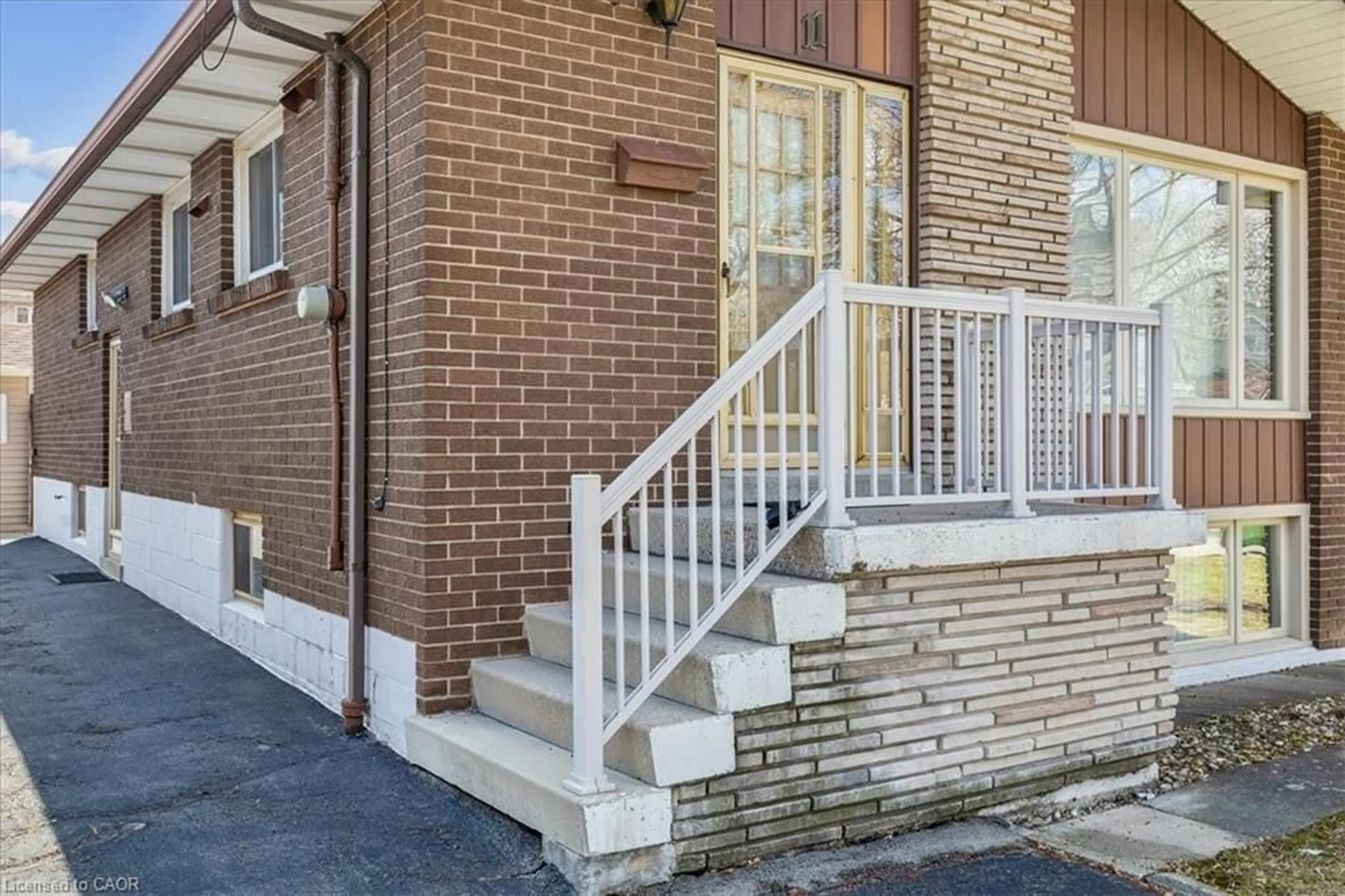 Unknown for 11 Duff St, Hamilton Ontario L9C 1A8
