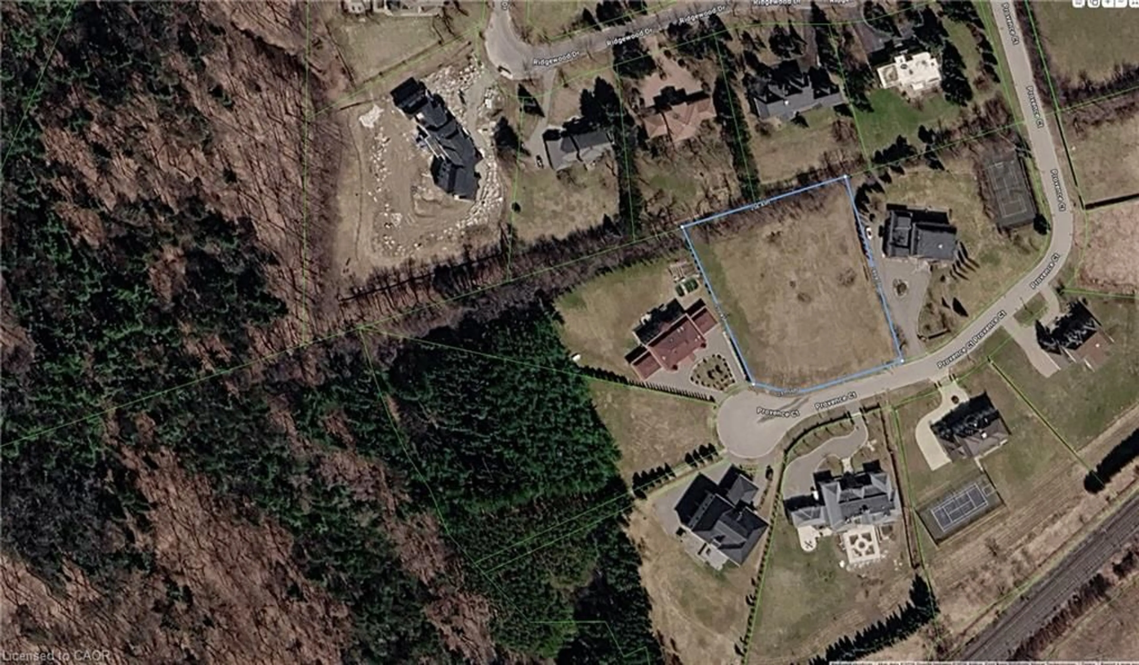 A pic from outside/outdoor area/front of a property/back of a property/a pic from drone, street for 12 Provence Crt, Richmond Hill Ontario L4E 0H2