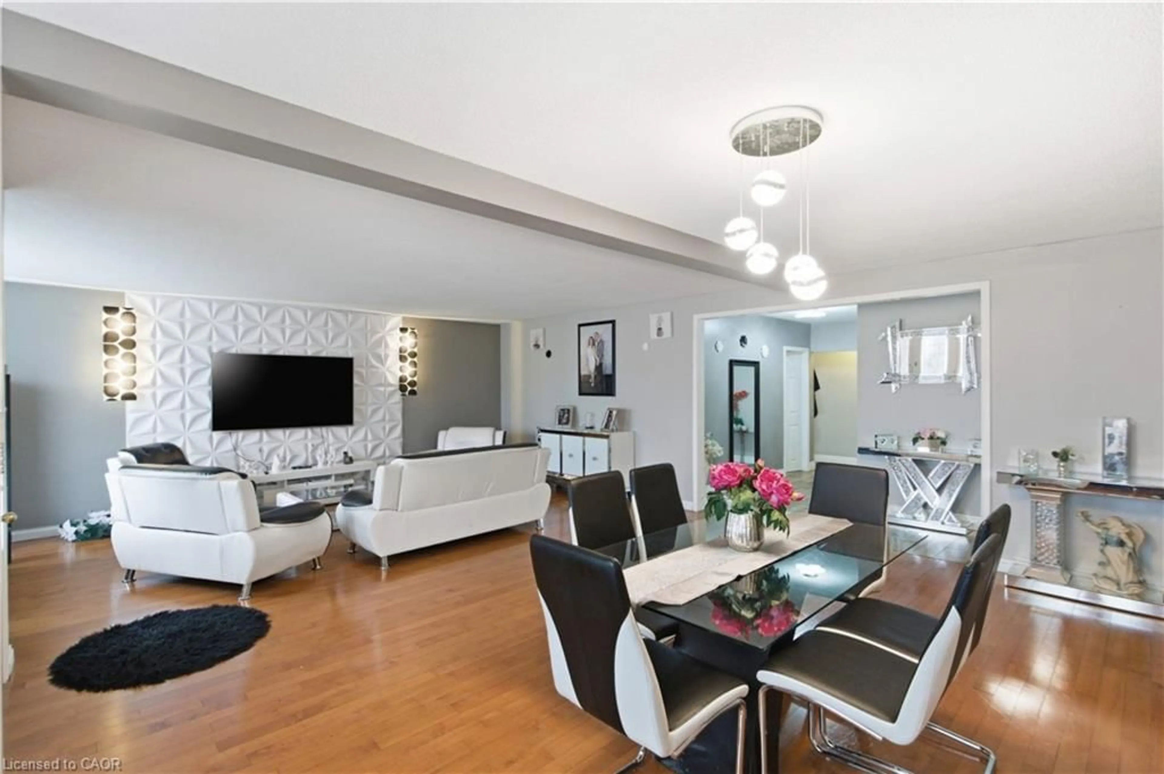 Living room with furniture, wood/laminate floor for 916 Stone Church Rd, Hamilton Ontario L8W 1B1