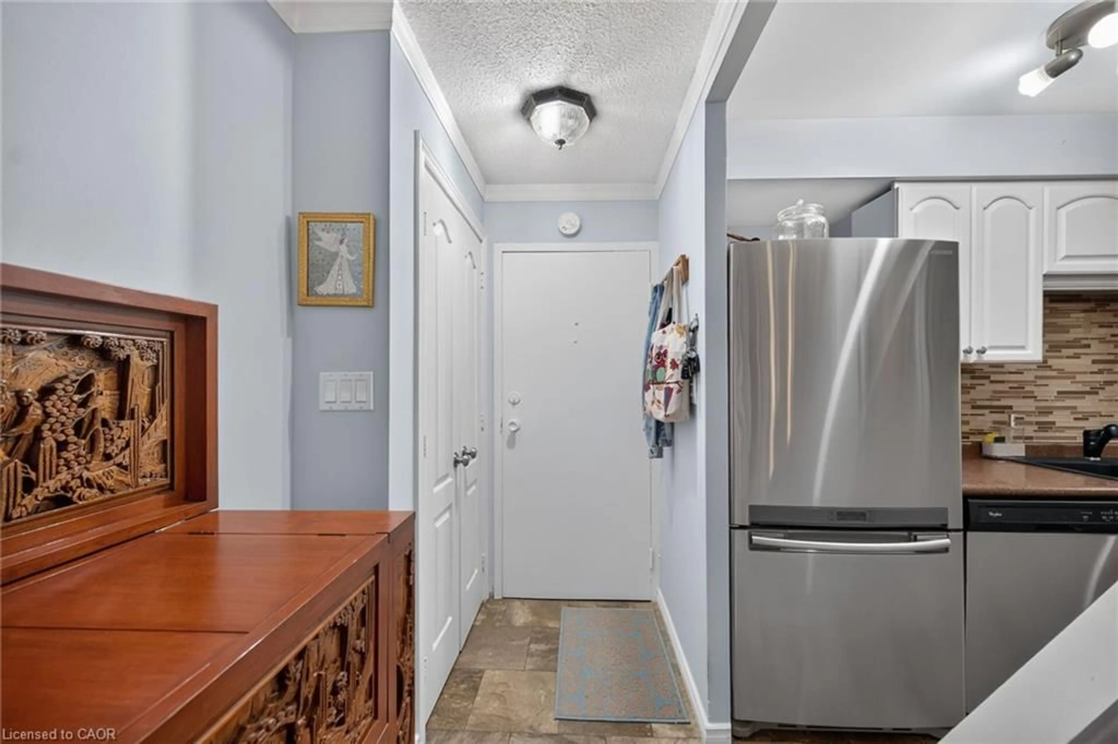 Indoor entryway for 36 Hayhurst Rd #109, Brantford Ontario N3R 6Y9