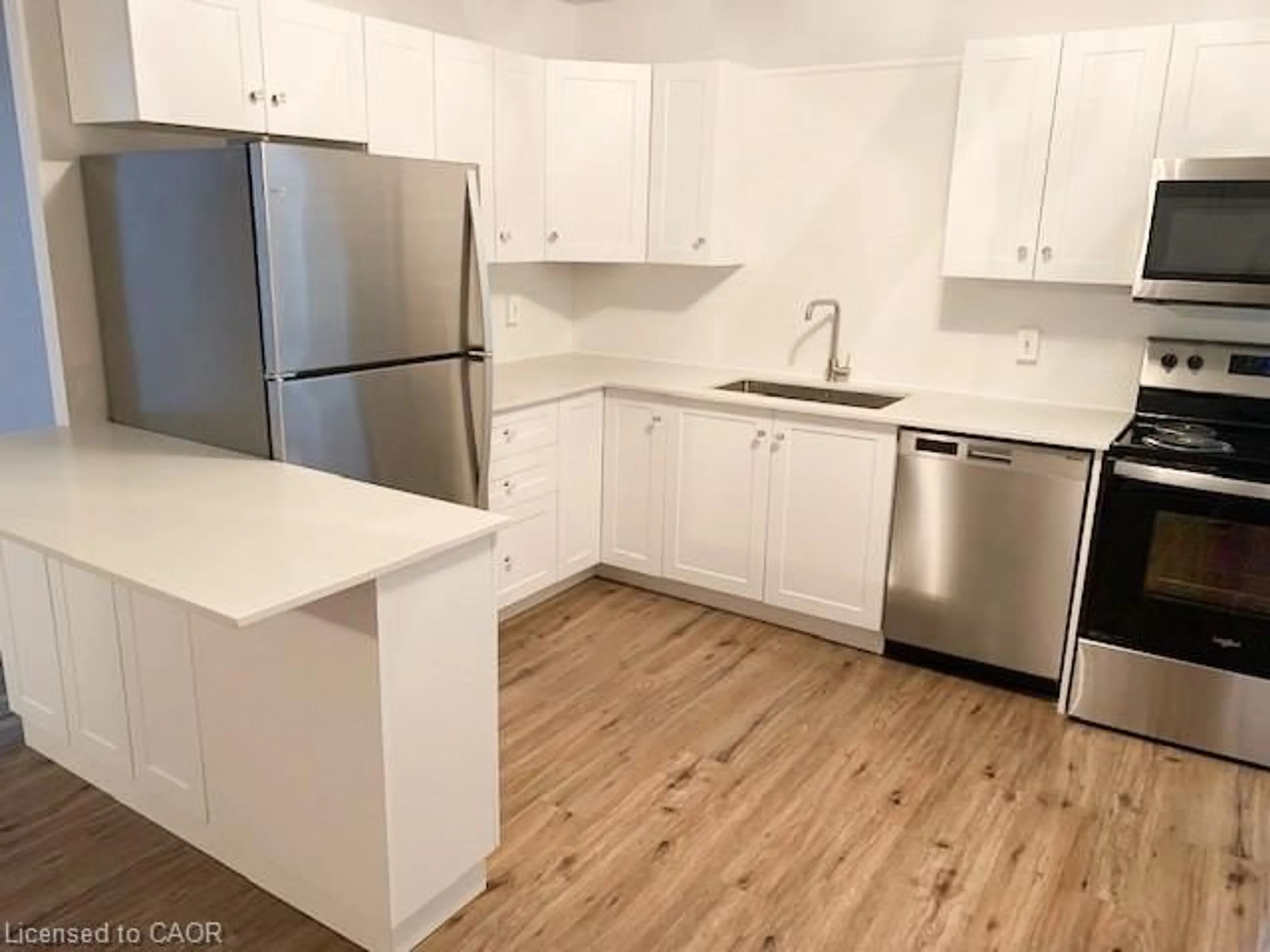 Standard kitchen, wood/laminate floor for 109 Westmount Rd #1, Waterloo Ontario N2L 5G5