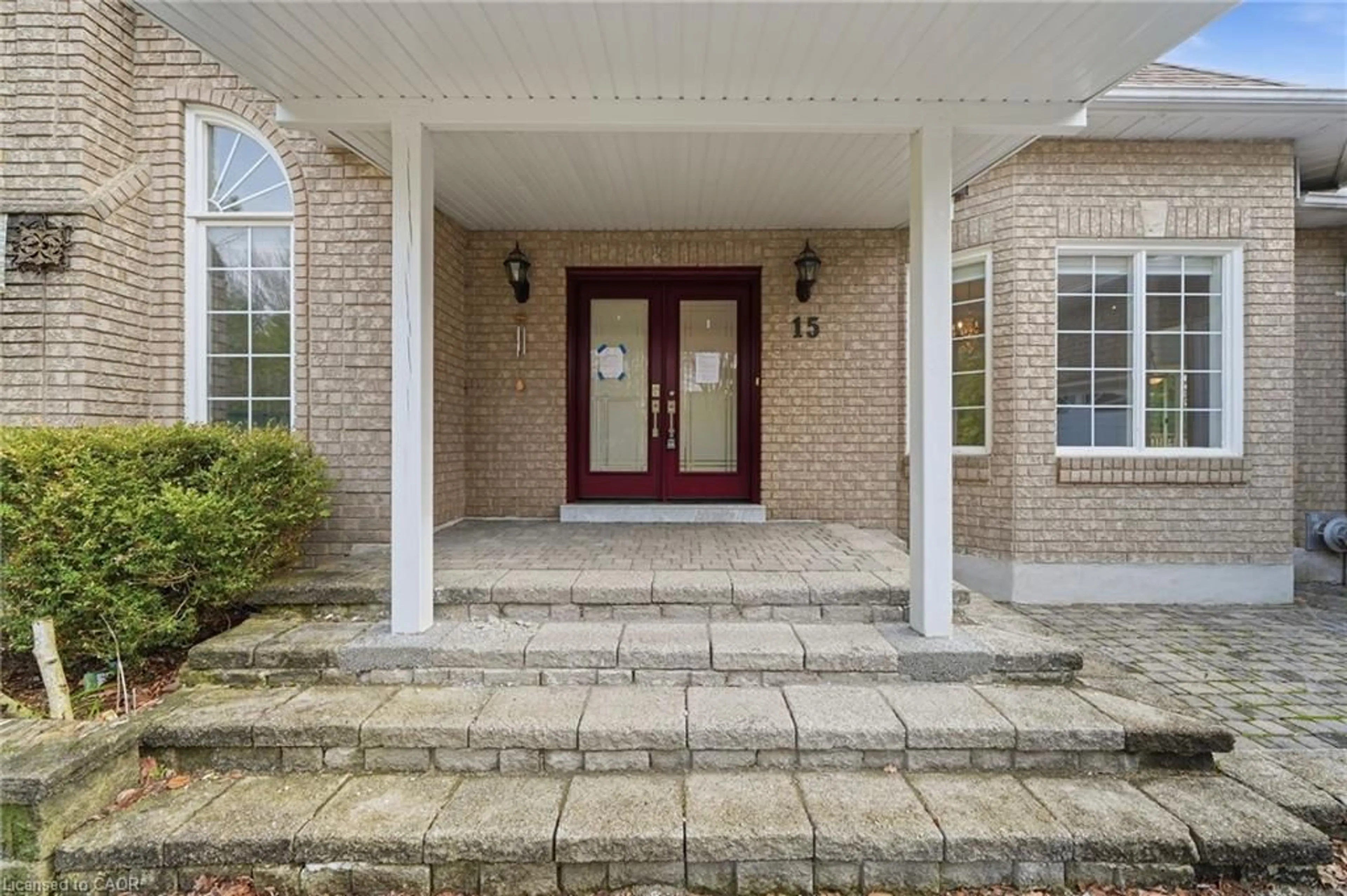 Indoor entryway for 15 Treegrove Grove, Aurora Ontario L4G 6M1