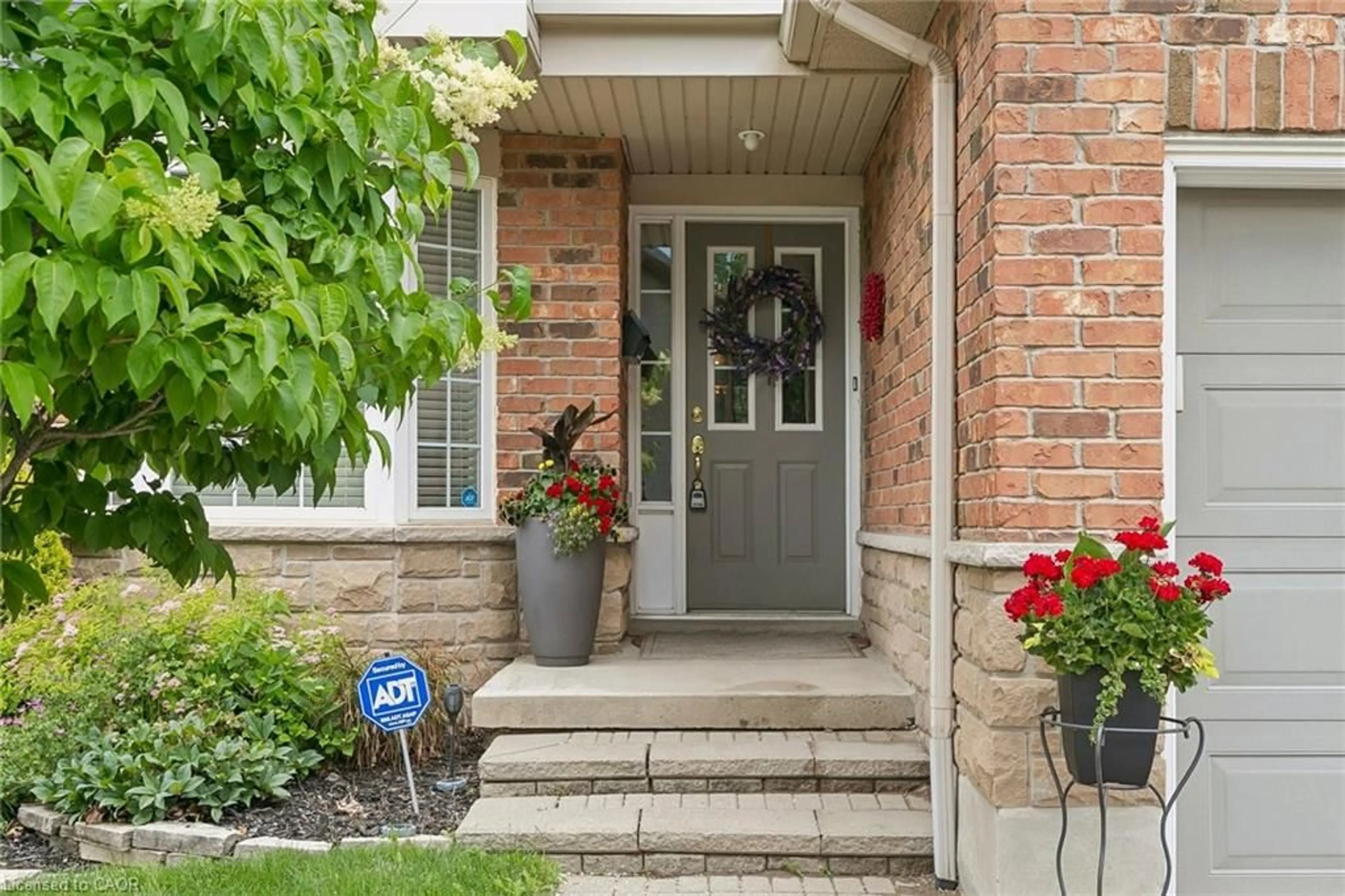 Indoor entryway for 1173 Bellview Cres #1, Burlington Ontario L7S 1C9