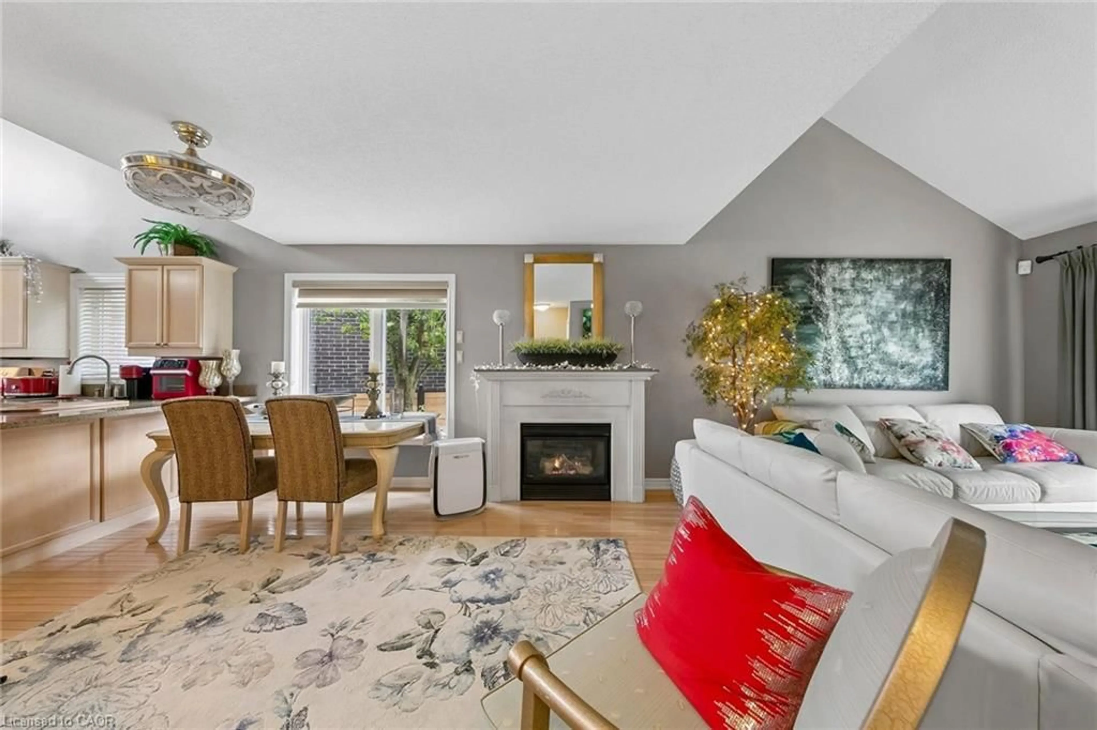 Living room with furniture, unknown for 1173 Bellview Cres #1, Burlington Ontario L7S 1C9