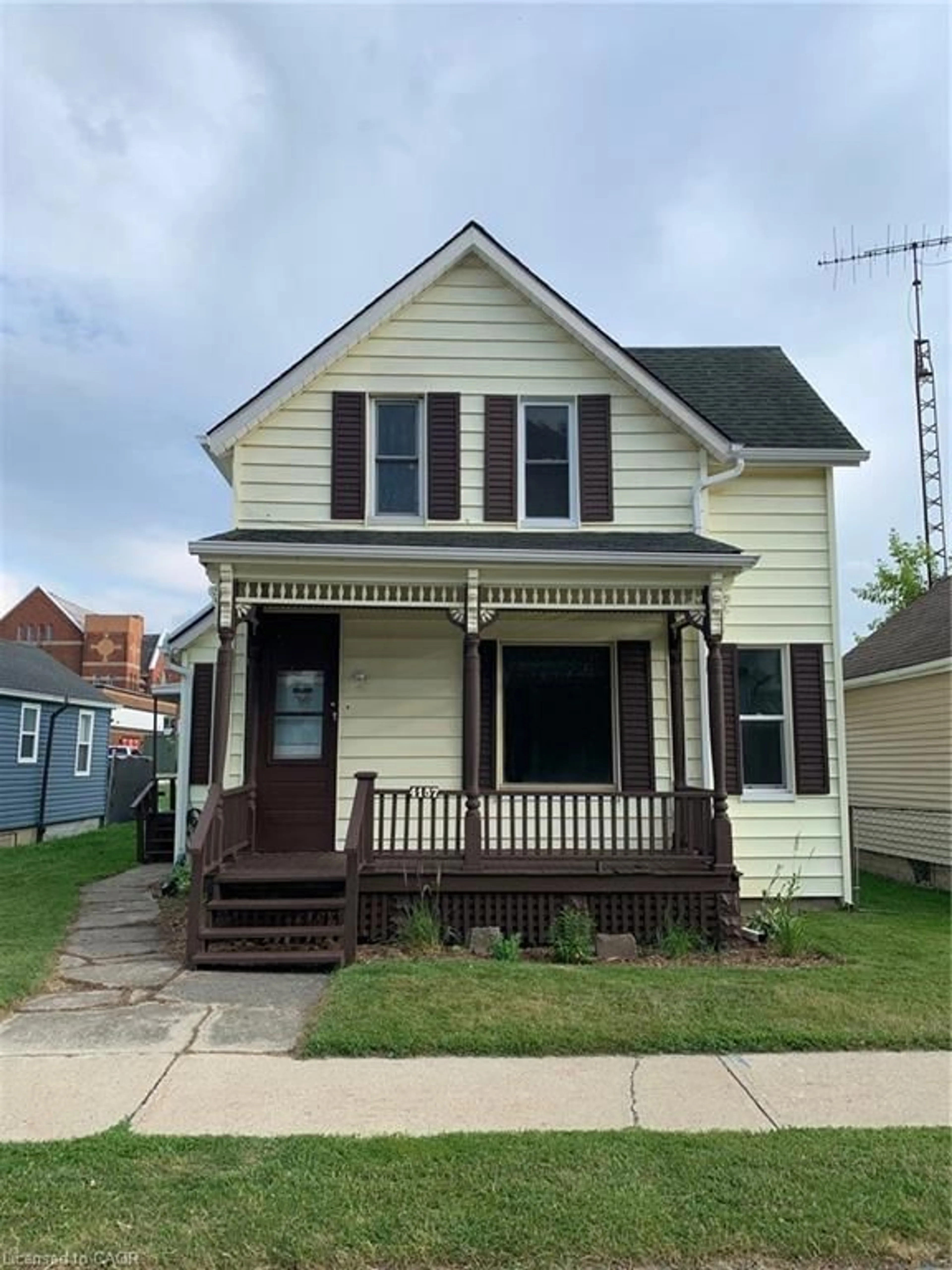 Home with vinyl exterior material, street for 4157 Robert St, Petrolia Ontario N0N 1R0