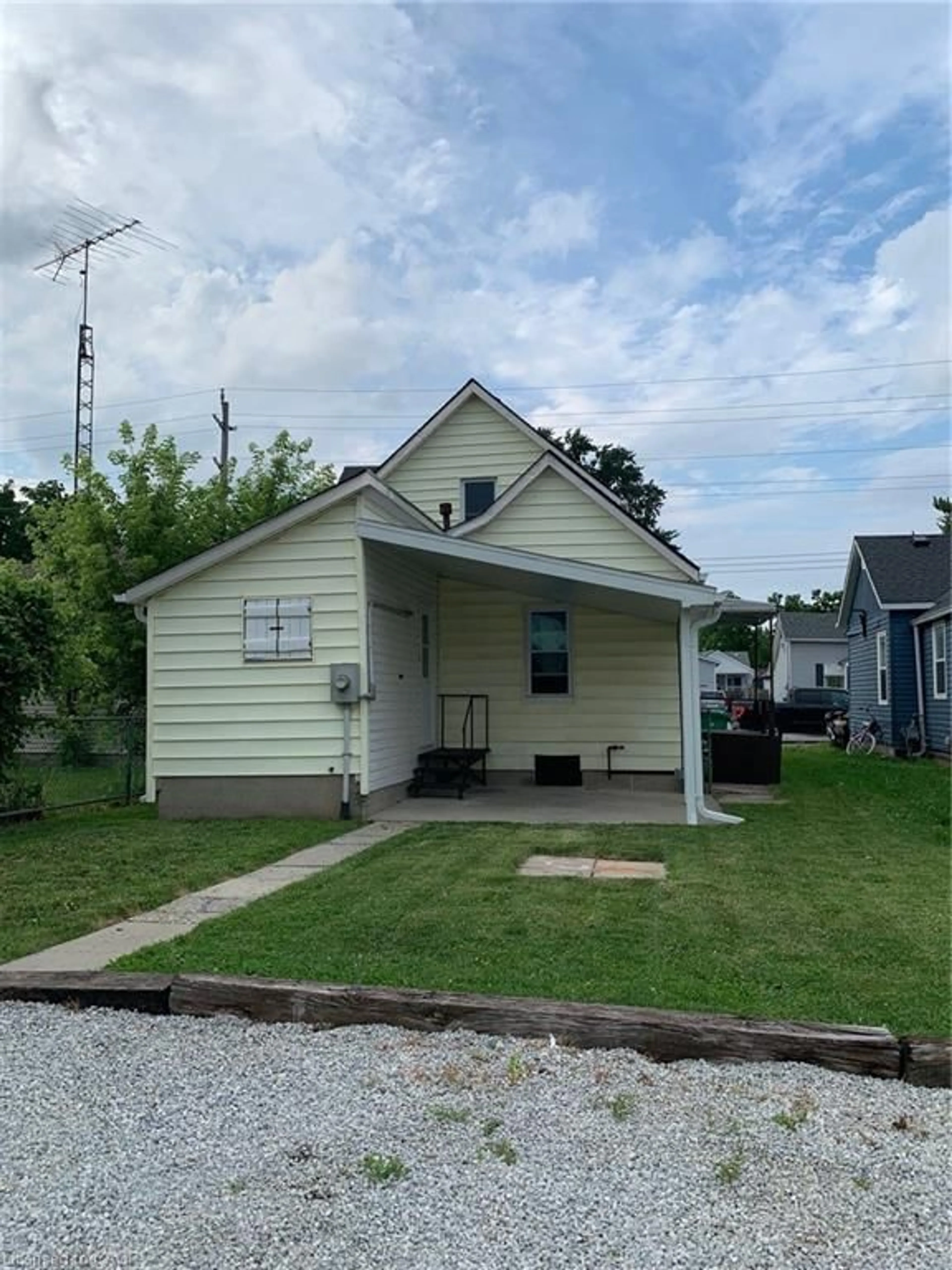 Unknown for 4157 Robert St, Petrolia Ontario N0N 1R0
