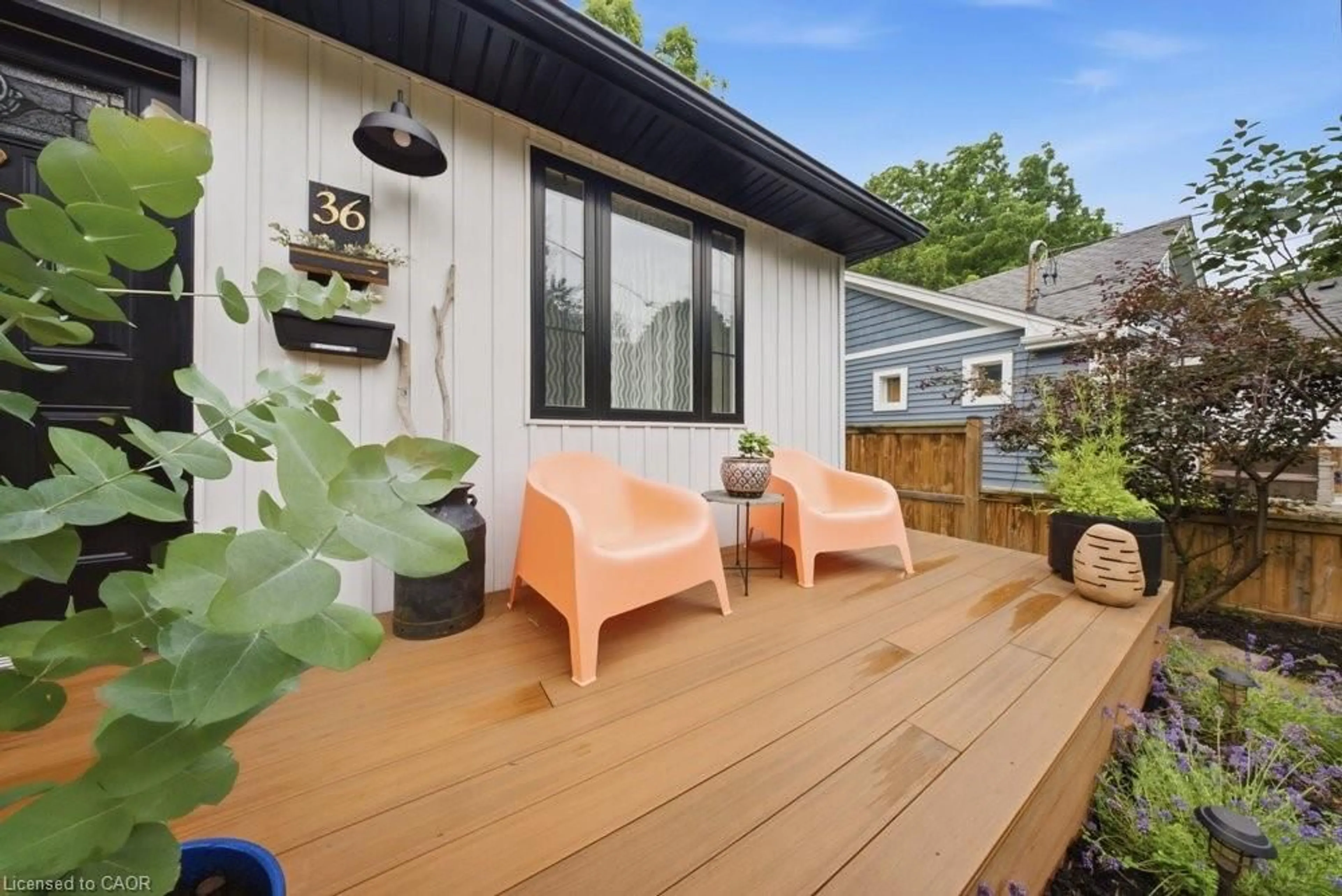 Patio, street for 36 Oak St, Grimsby Ontario L3M 3G7