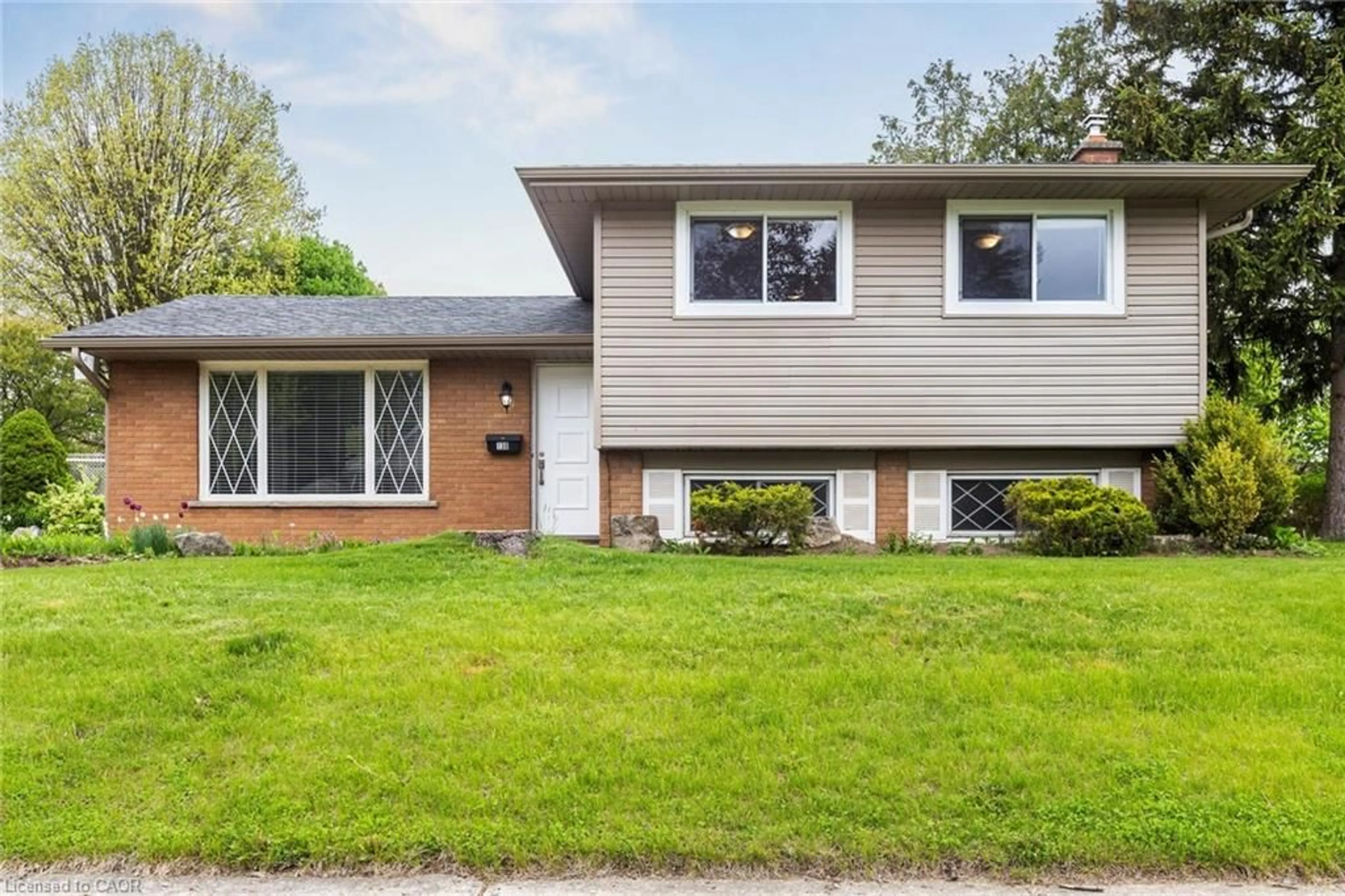 Home with brick exterior material, street for 130 Hudson Cres, Kitchener Ontario N2B 2V9