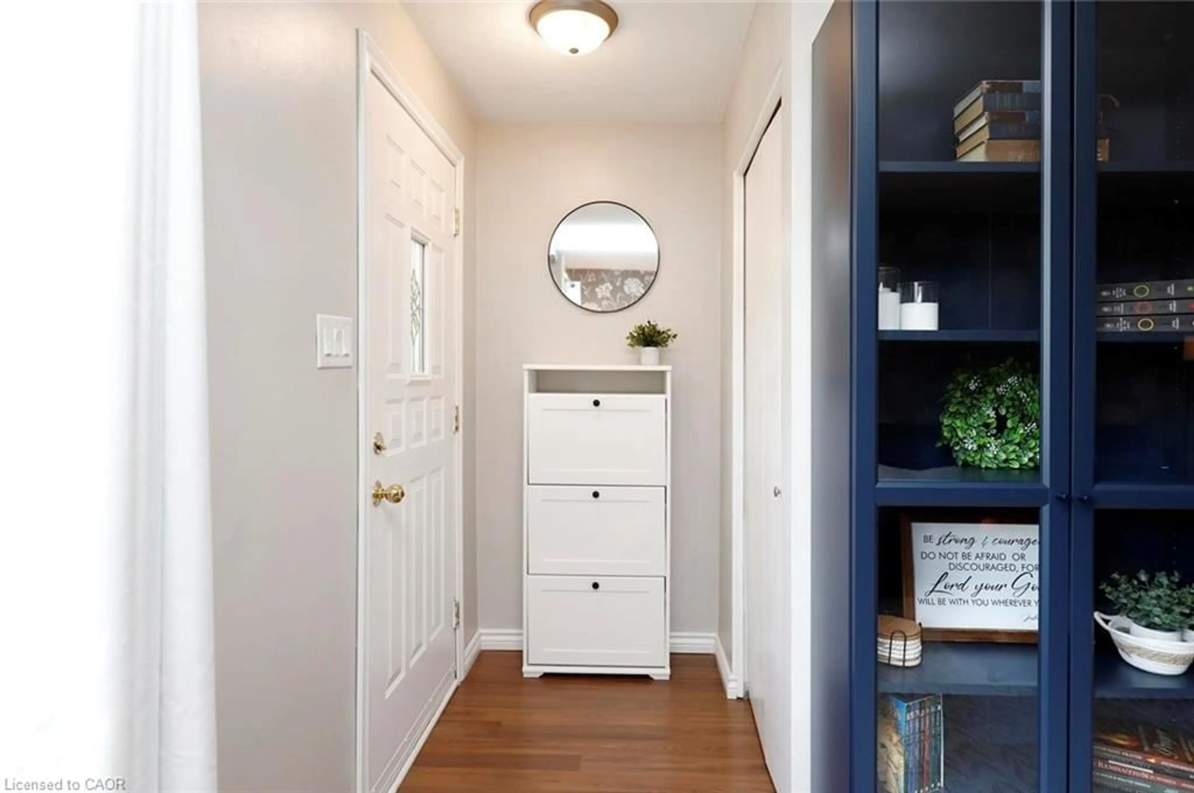 Indoor entryway for 211 Lake Ave, Hamilton Ontario L8E 1L5