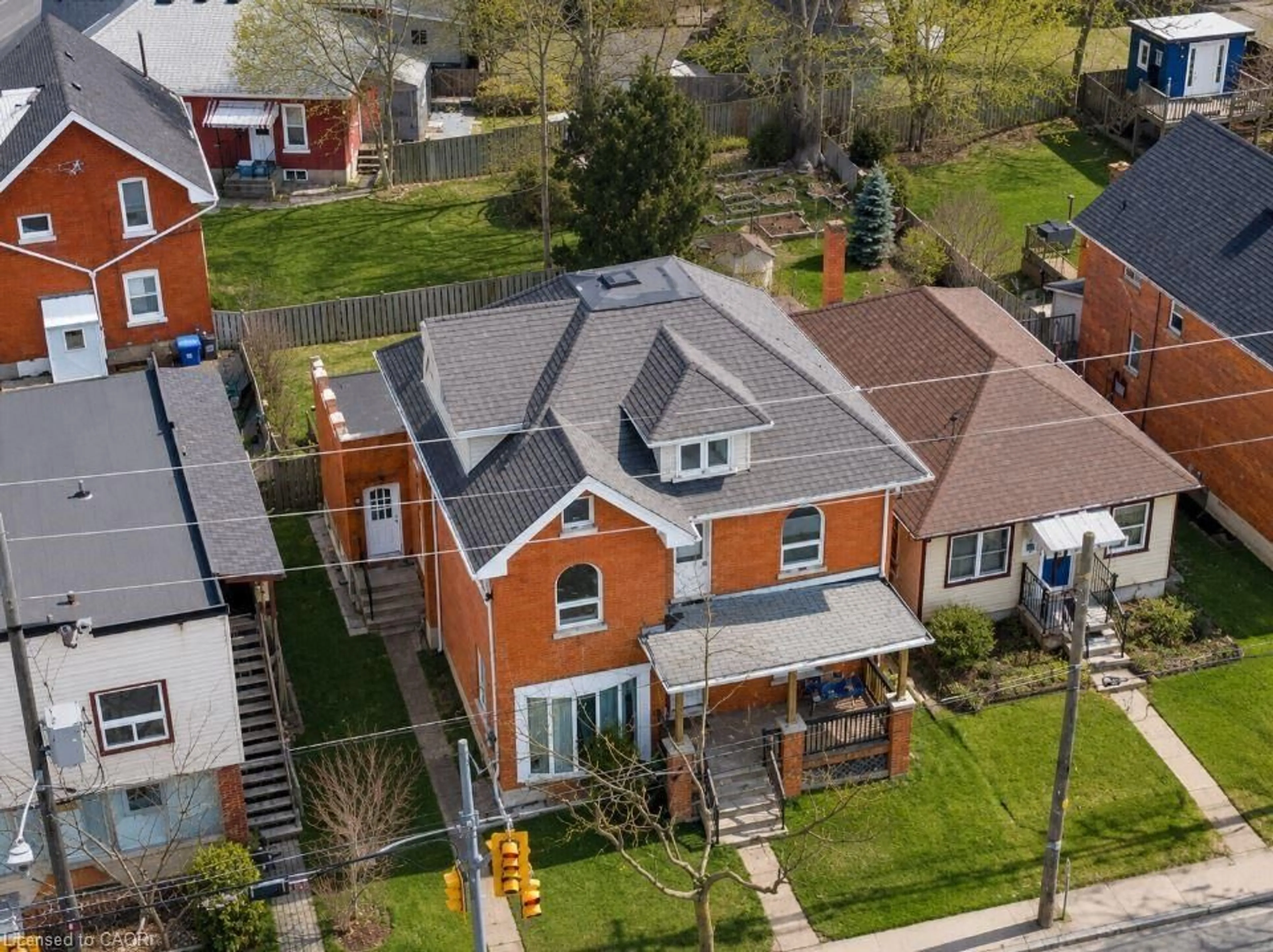 A pic from outside/outdoor area/front of a property/back of a property/a pic from drone, street for 219 Erie Ave, Brantford Ontario N3S 2H1