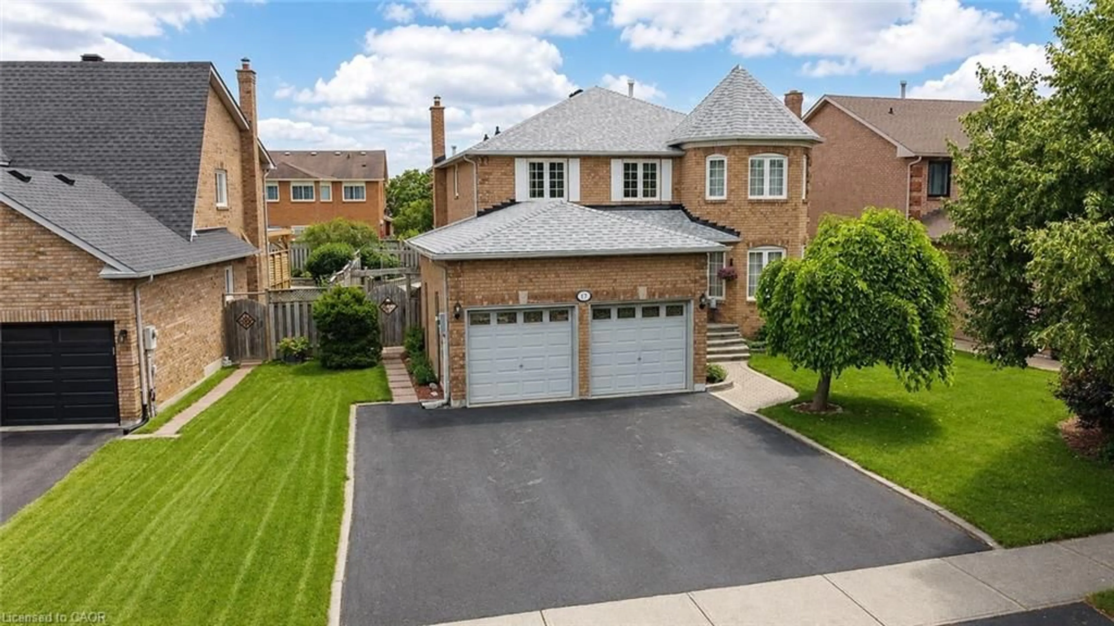A pic from outside/outdoor area/front of a property/back of a property/a pic from drone, street for 17 Eaton St, Georgetown Ontario L7G 5L4