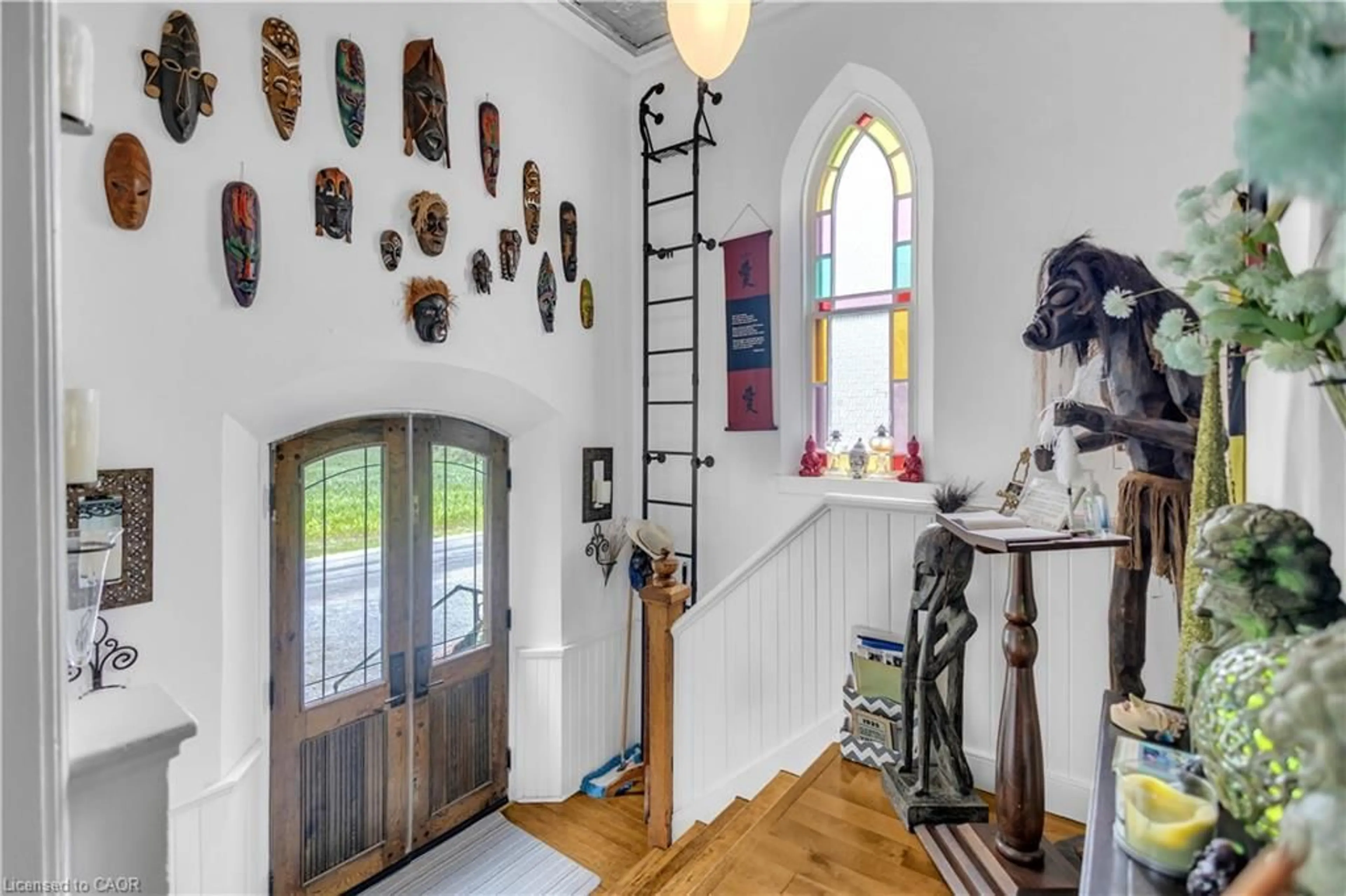 Indoor foyer for 2376 East Quarter Line Rd, Delhi Ontario N4B 2W4
